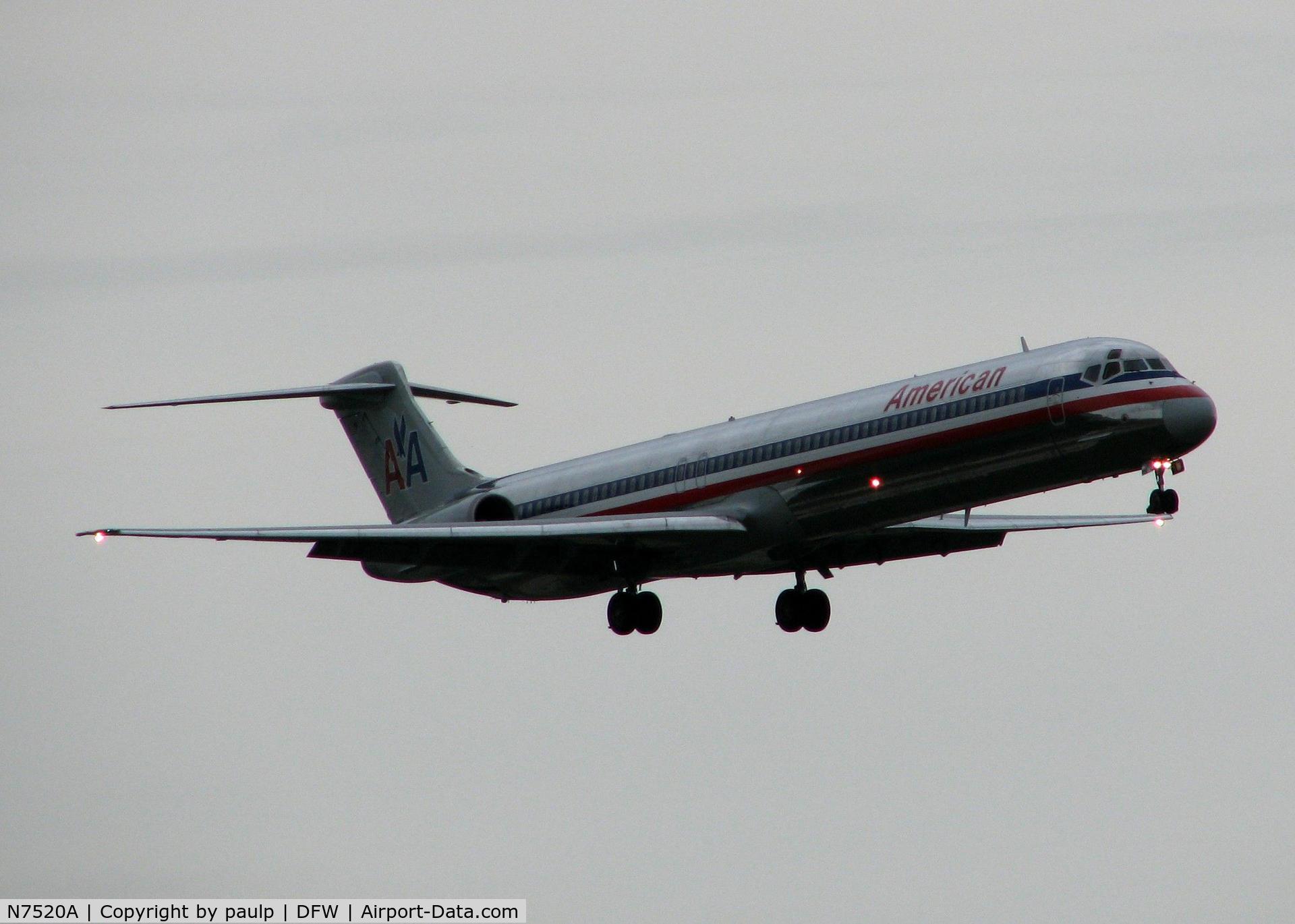 N7520A, 1990 McDonnell Douglas MD-82 (DC-9-82) C/N 49897, Landing at DFW. A nasty, rainy day!