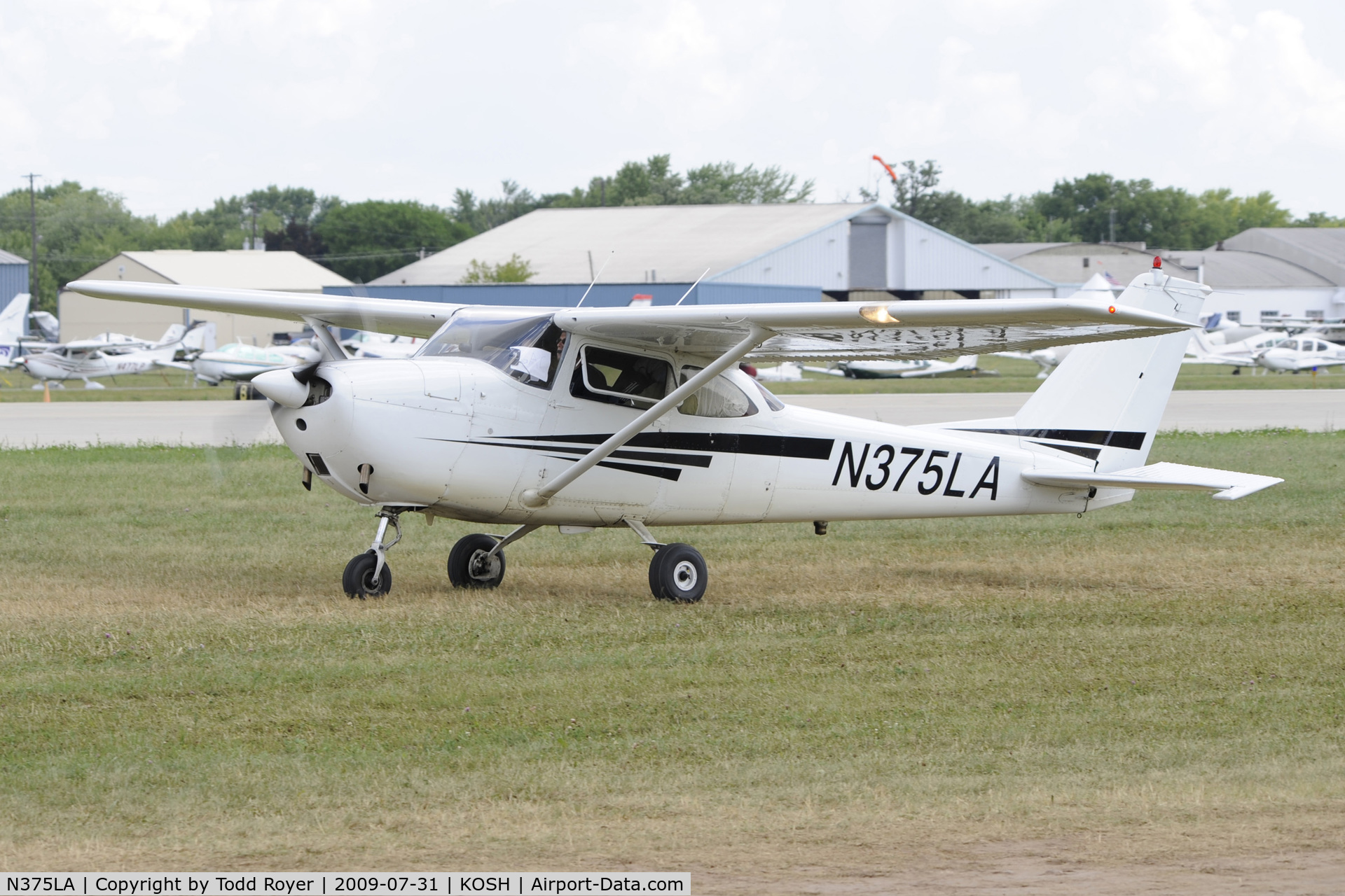N375LA, 1965 Cessna 172F C/N 17252722, Taxi to parking