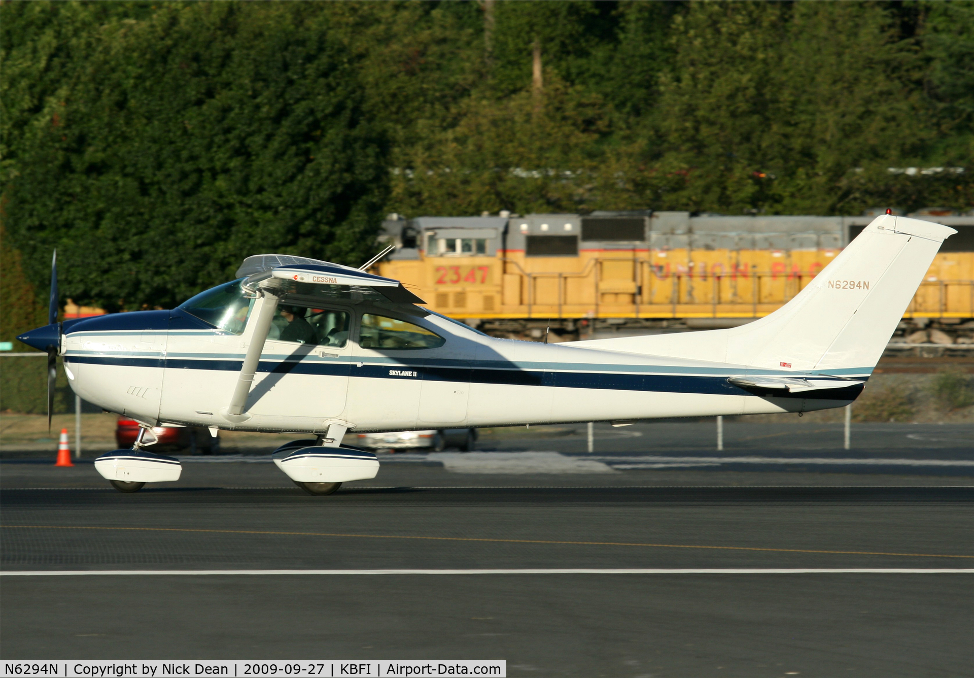 N6294N, 1981 Cessna 182R Skylane C/N 18267821, KBFI