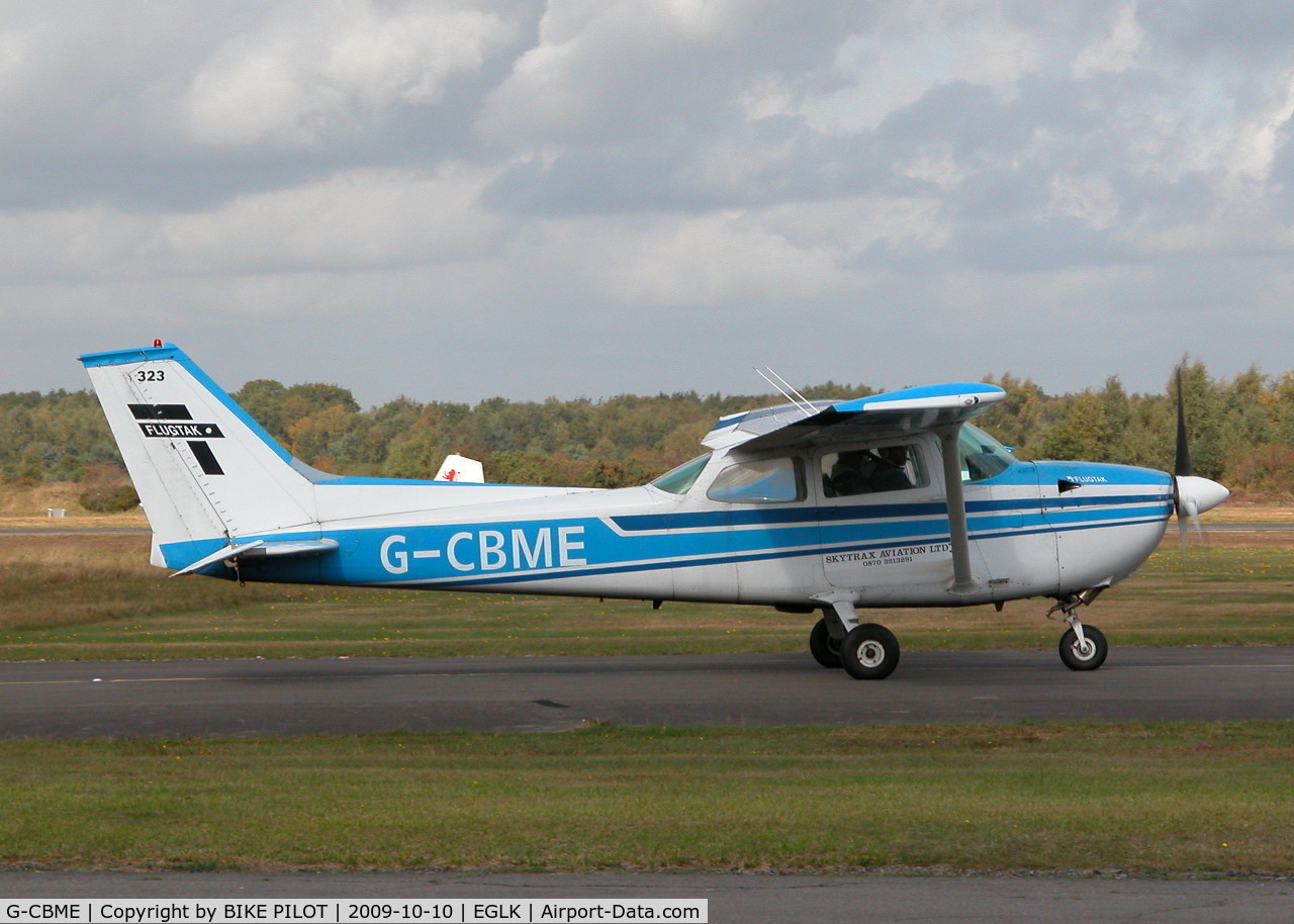G-CBME, 1973 Reims F172M Skyhawk Skyhawk C/N 1060, TAXYING PAST THE CAFE
