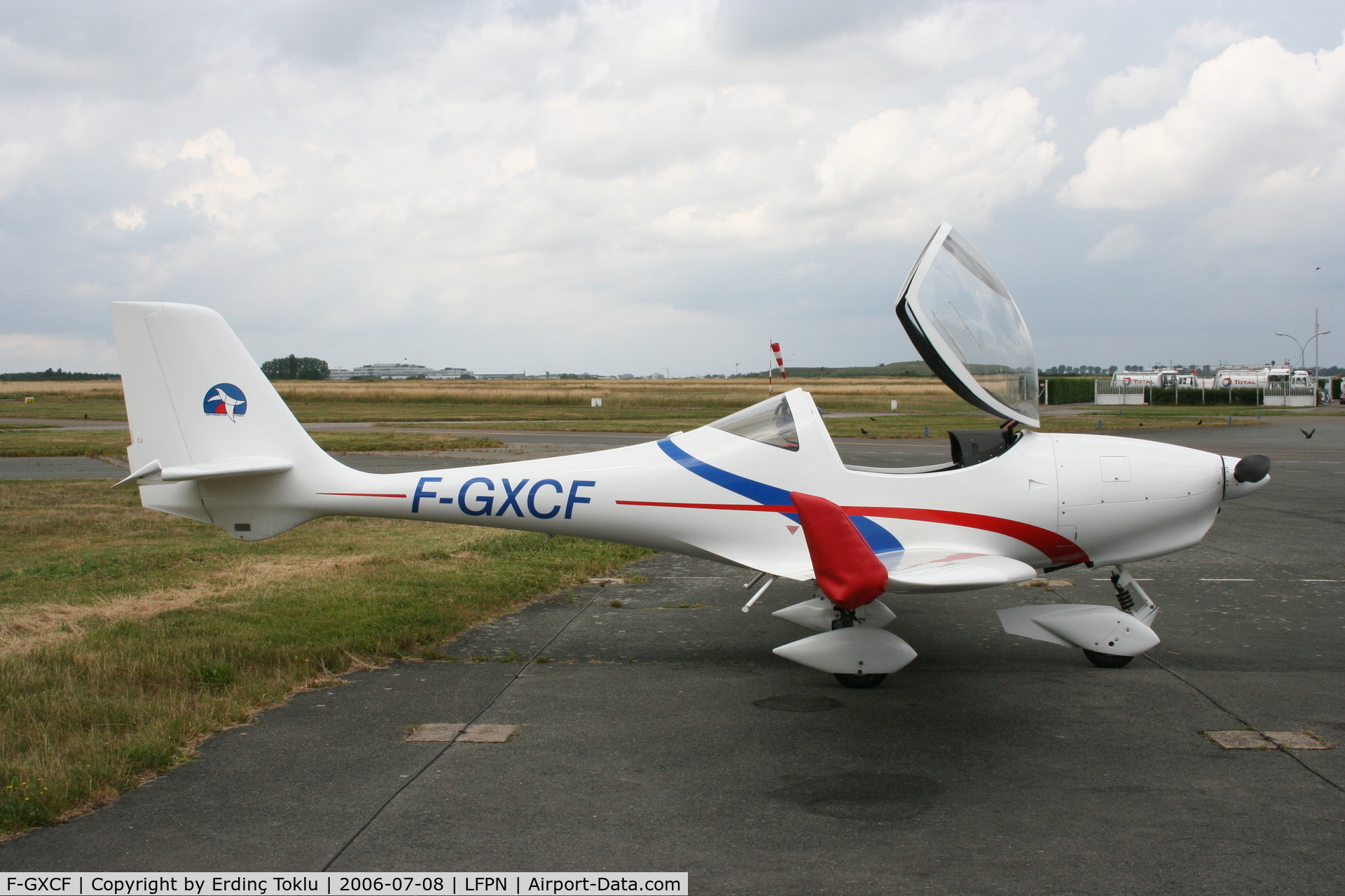 F-GXCF, Aquila A210 (AT01) C/N AT01-127, Seen at Toussus-le-Noble