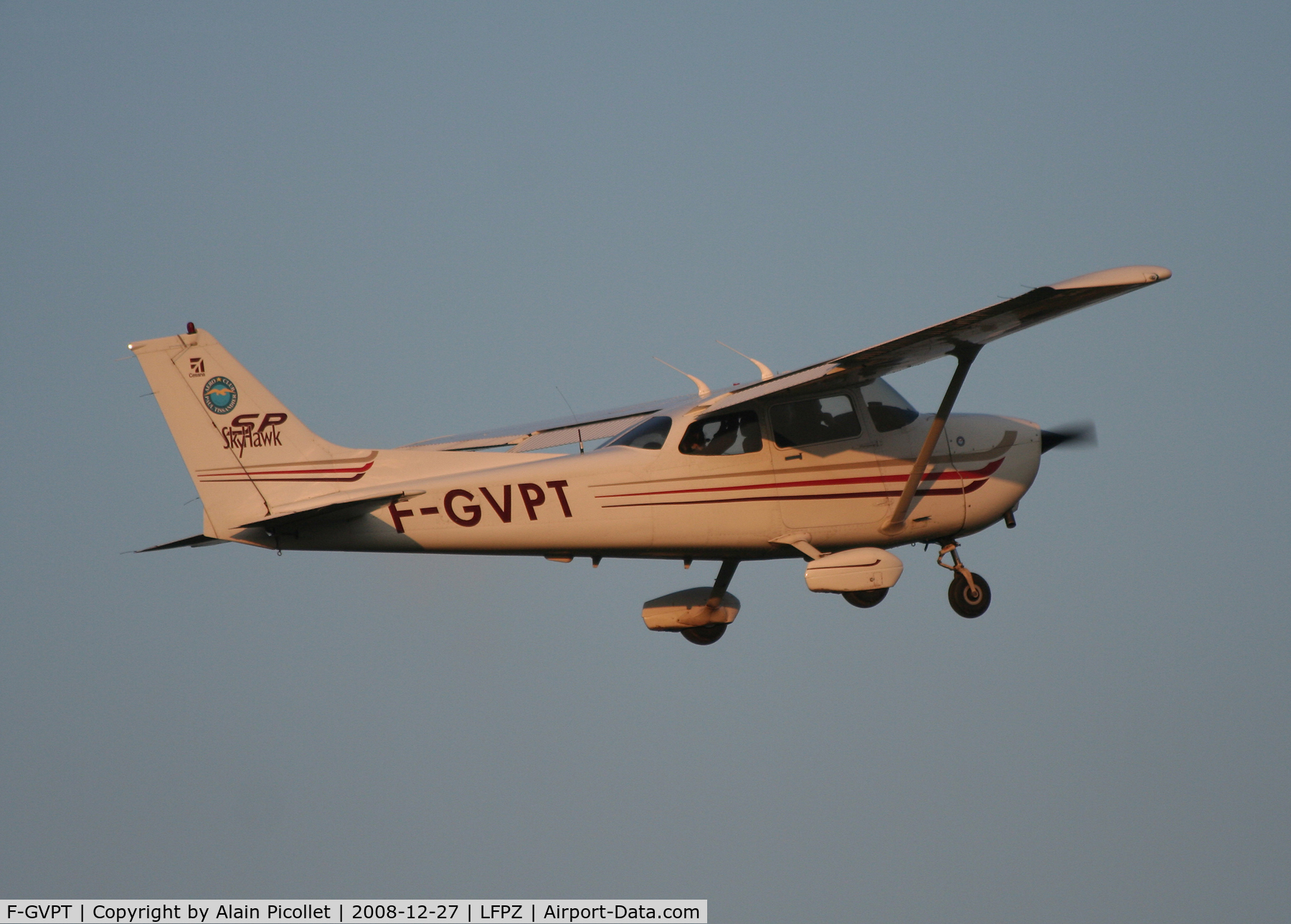 F-GVPT, Cessna 172S C/N 172S9322, at take off