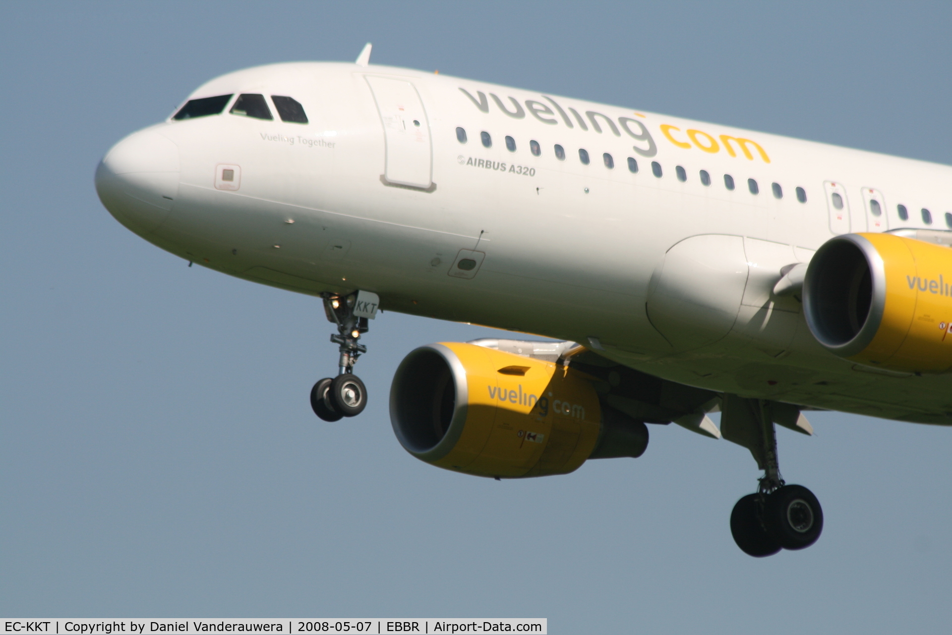 EC-KKT, 2007 Airbus A320-214 C/N 3293, arrival of flight VY7060 to rwy 25L
