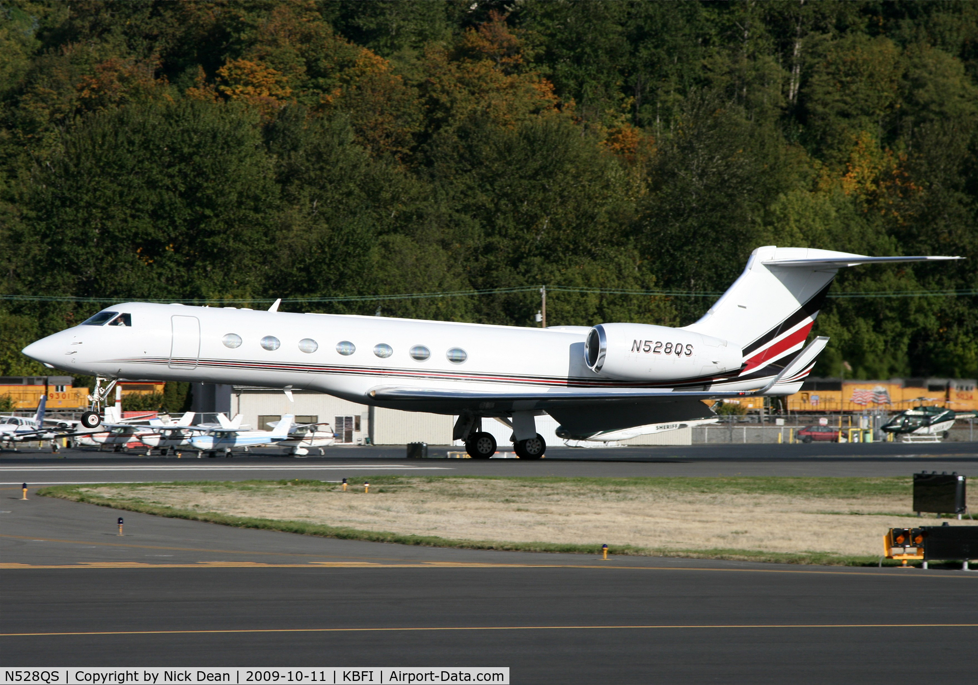 N528QS, 2004 Gulfstream Aerospace GV-SP (G550) C/N 5042, KBFI