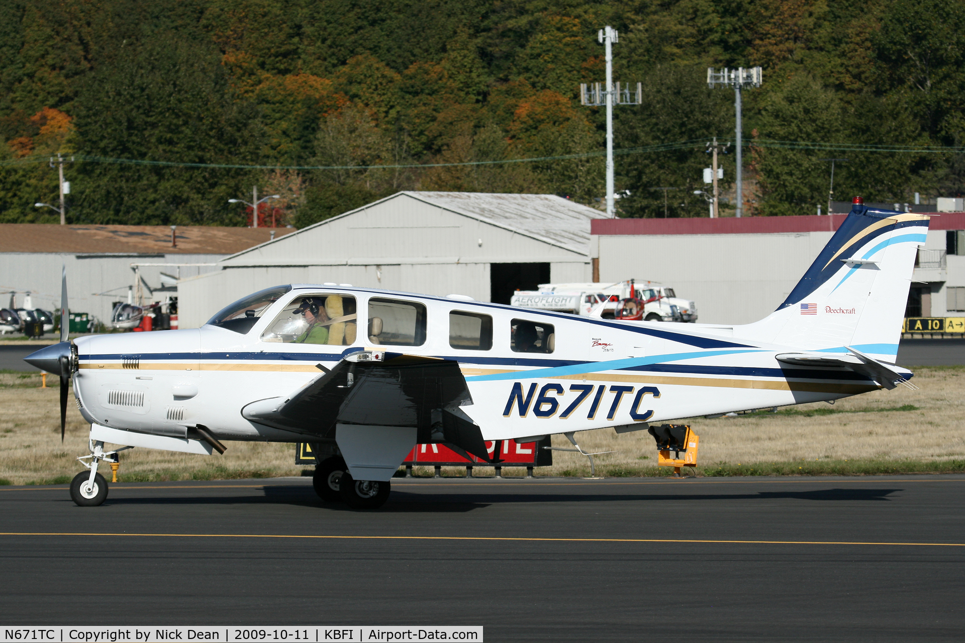 N671TC, 2001 Raytheon Aircraft Company B36TC Bonanza C/N EA-671, KBFI