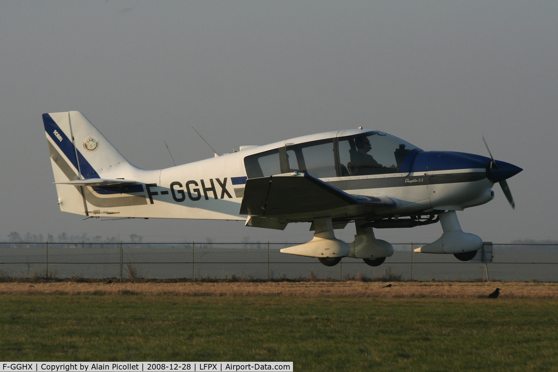 F-GGHX, Robin DR.400-120 Dauphin 2+2 C/N 1850, landing