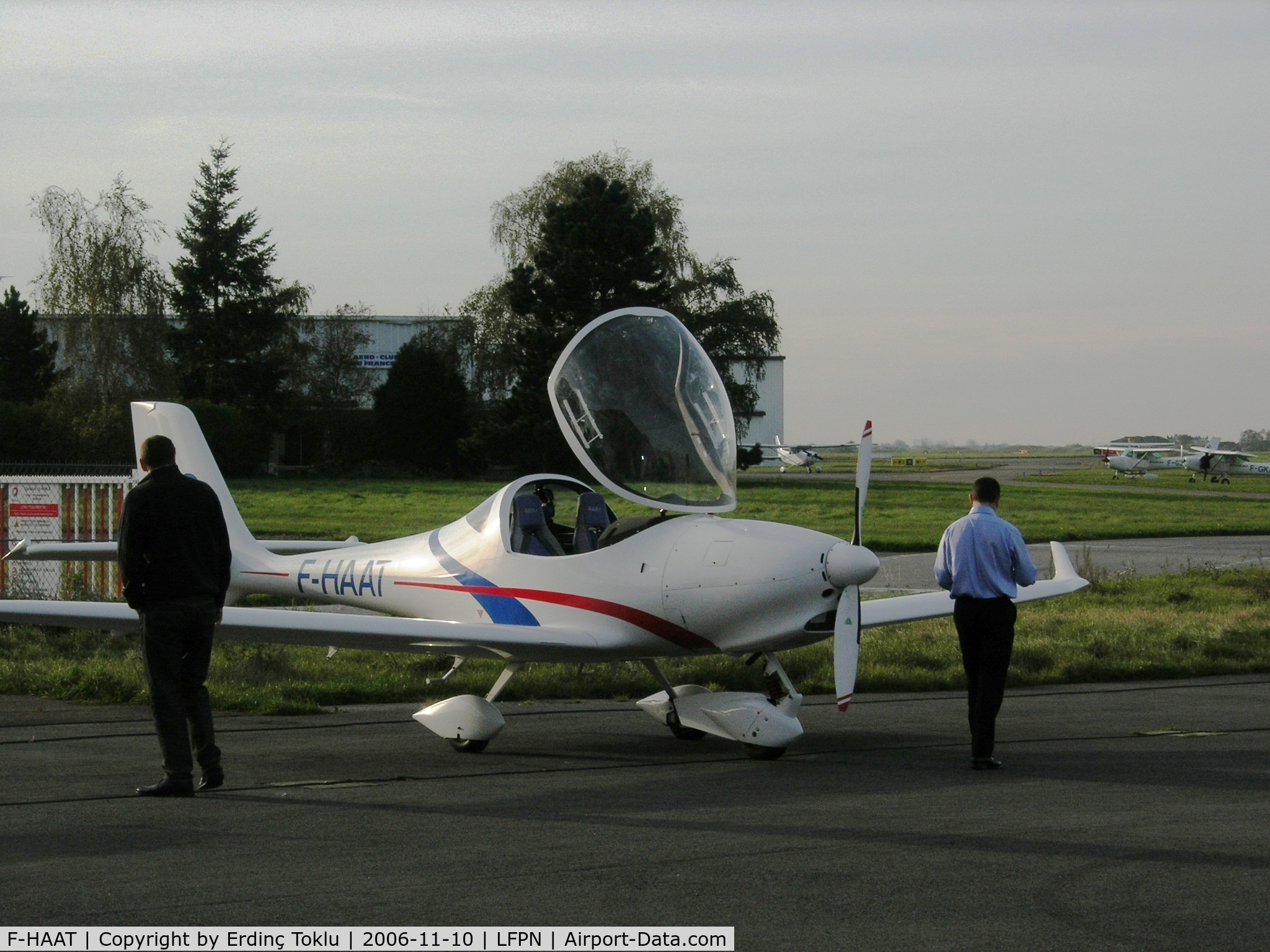 F-HAAT, Aquila A210 (AT01) C/N AT01-130, Seen at Toussus-le-Noble
