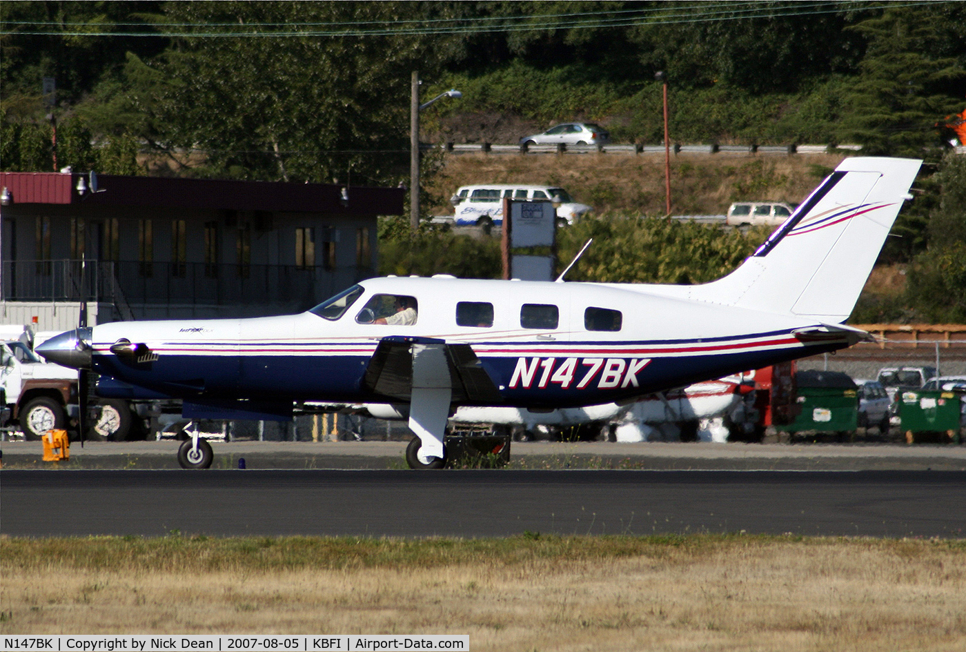 N147BK, 1999 Piper PA-46-350P Malibu Mirage C/N 4636236, KBFI