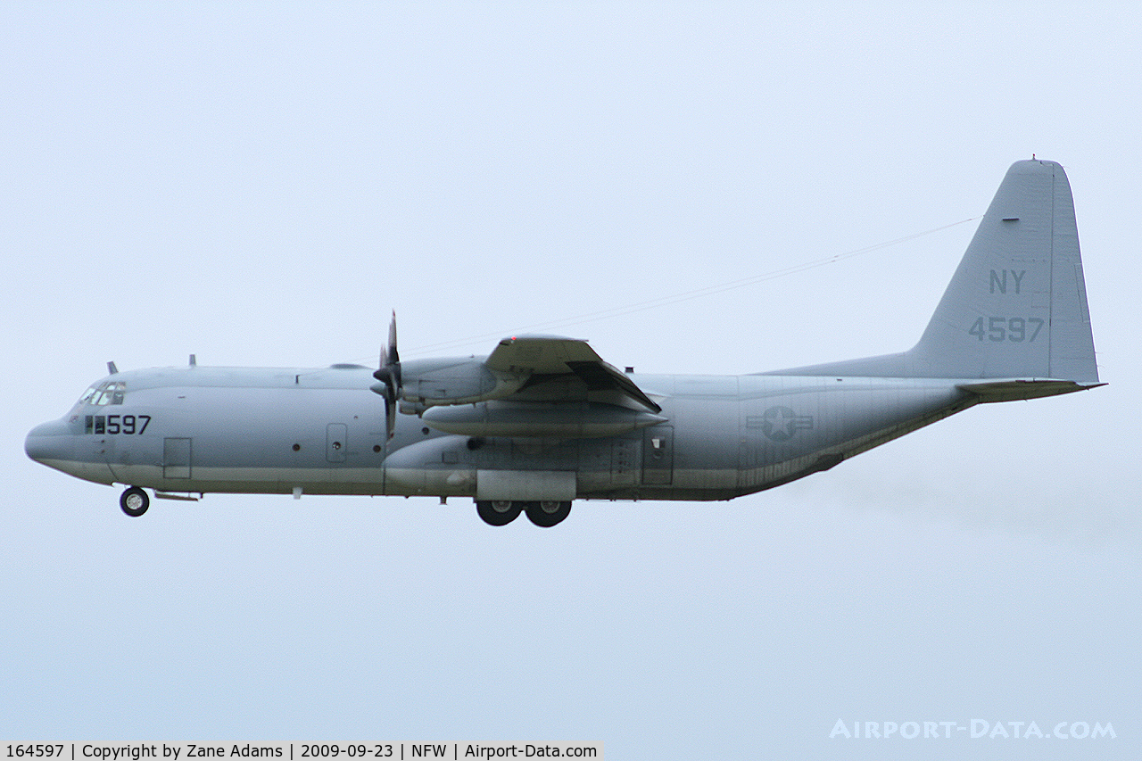 164597, Lockheed KC-130T-30 Hercules C/N 382-5260, C-130 Landing at Navy Fort Worth/ Carswell Field