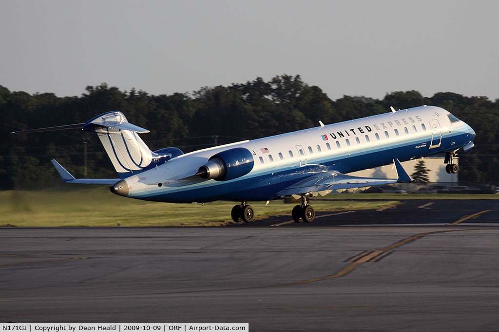 N171GJ, Bombardier CRJ-702ER NG (CL-600-2C10) Regional Jet C/N 10282, United Express (GoJet Airlines) N171GJ (FLT GJS7410) departing RWY 23 enroute to Washington Dulles Int'l (KIAD).