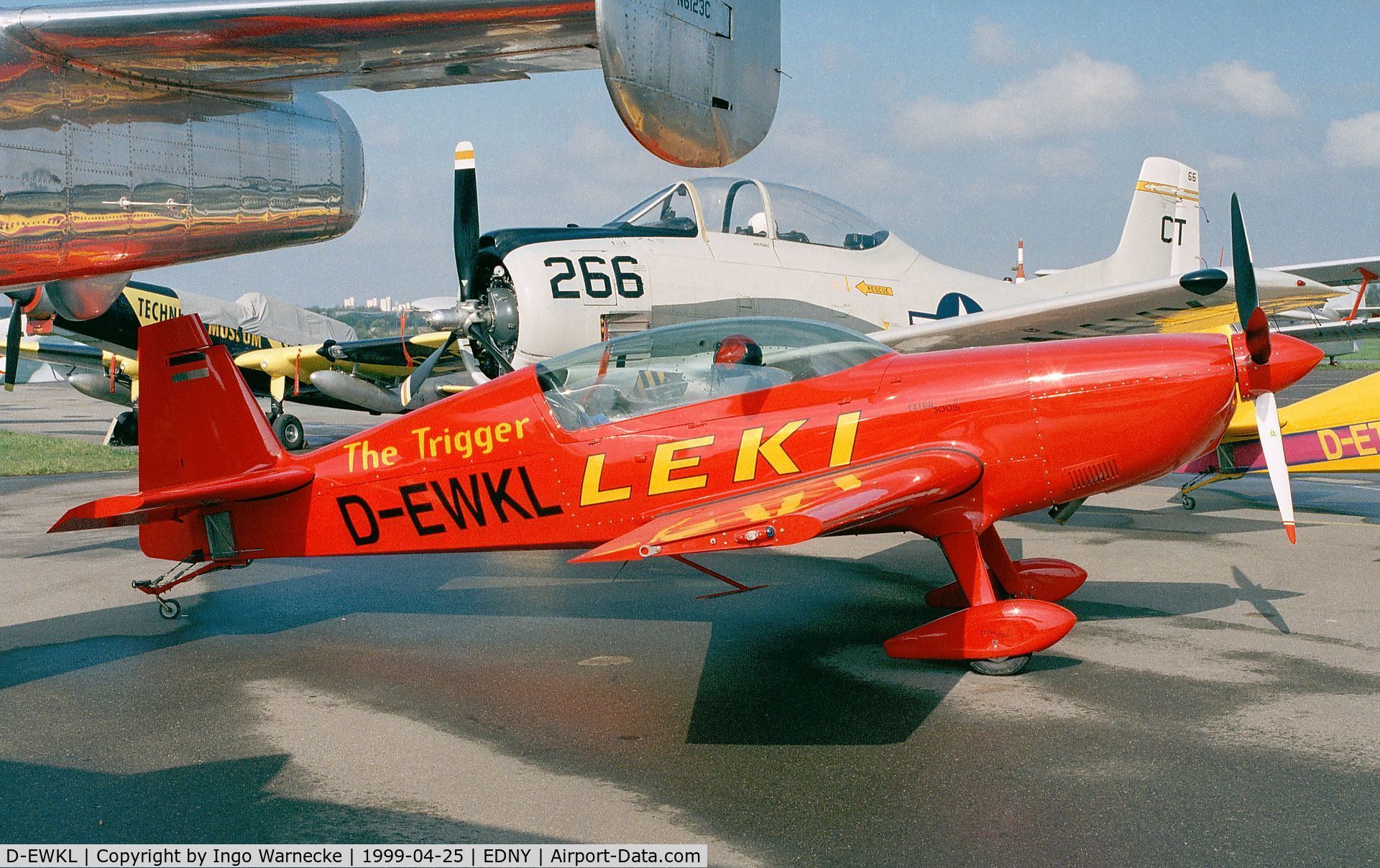 D-EWKL, 1998 Extra EA-300L C/N 064, Extra EA-300L at the Aero 1999, Friedrichshafen