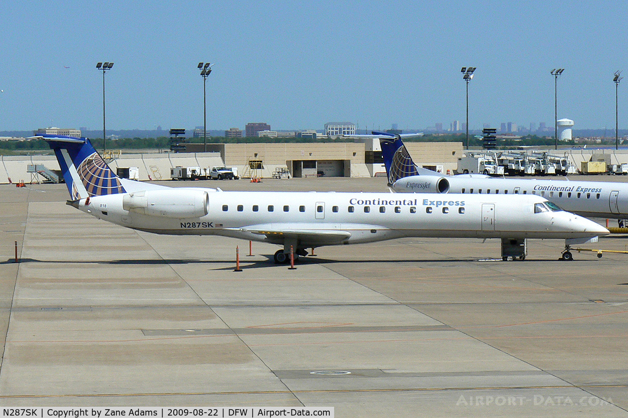 N287SK, 2001 Embraer ERJ-145LR (EMB-145LR) C/N 145460, At DFW Airport