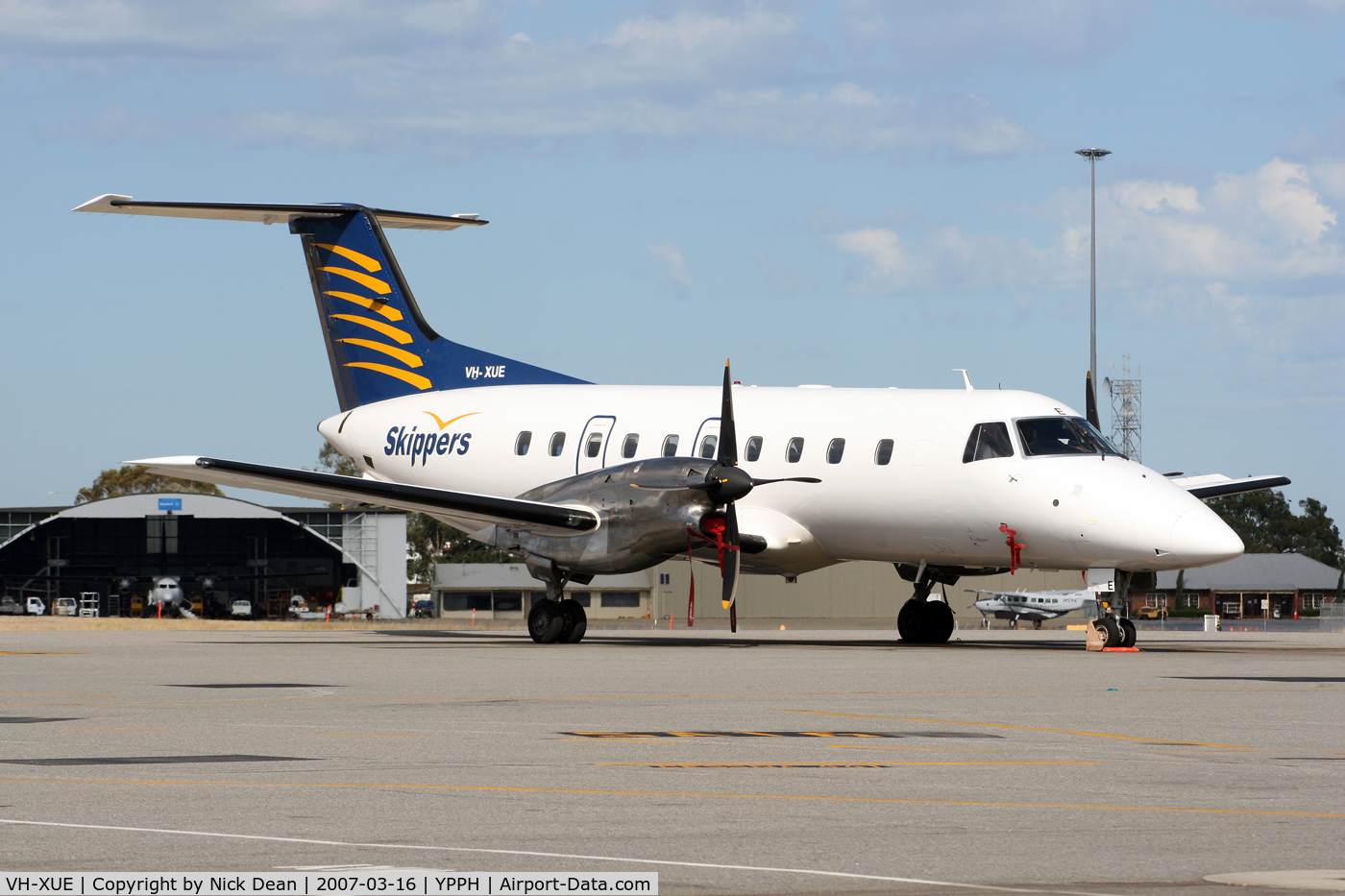 VH-XUE, 1989 Embraer EMB-120ER Brasilia C/N 120115, YPPH