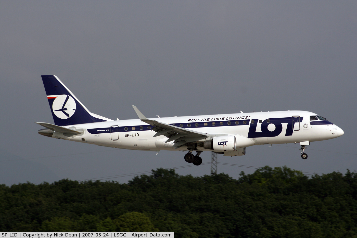 SP-LID, 2006 Embraer 175LR (ERJ-170-200LR) C/N 17000136, LSGG