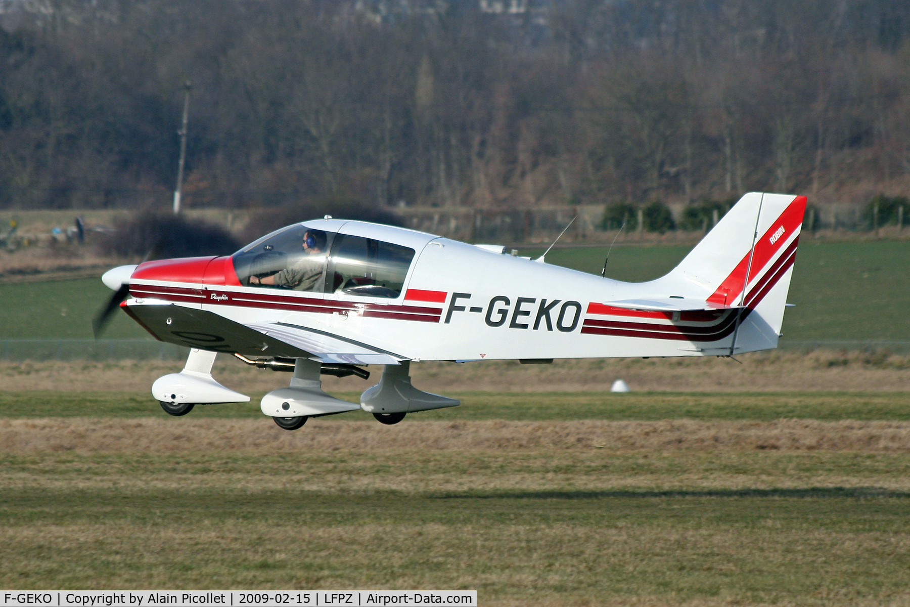 F-GEKO, Robin DR-400-120 Dauphin C/N 1740, landing