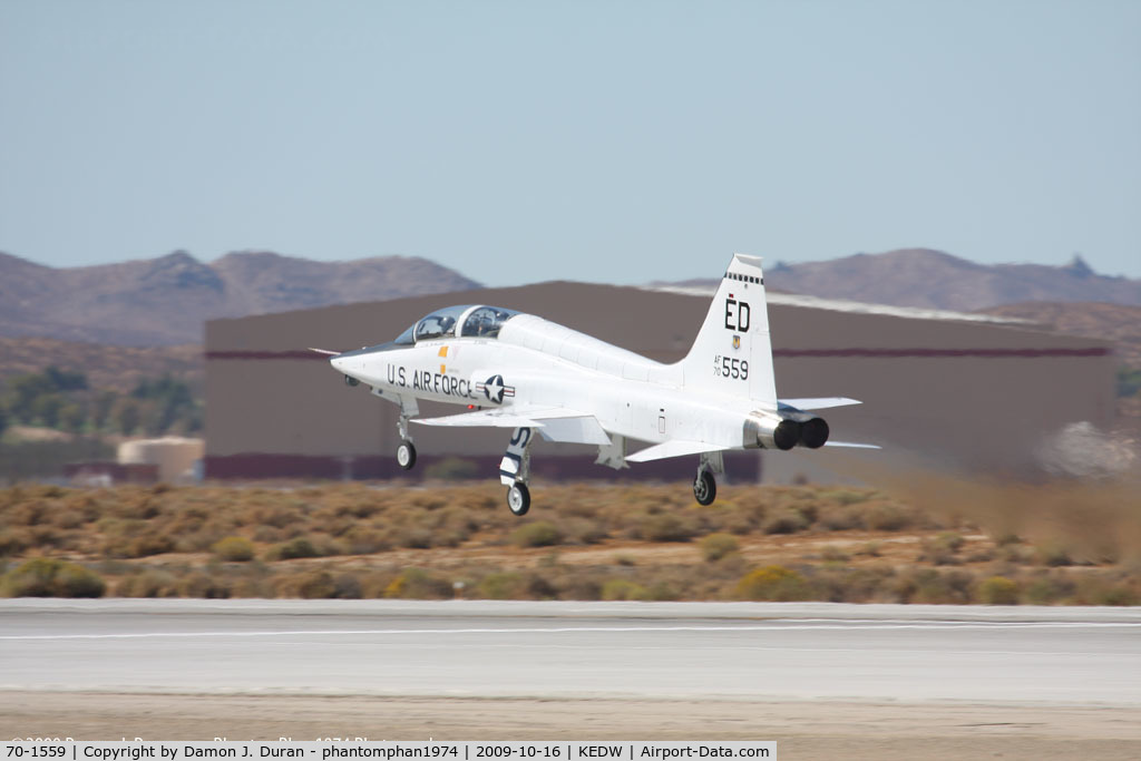 70-1559, 1970 Northrop T-38A Talon C/N T.6249, Take off for Edwards AFB airshow practice