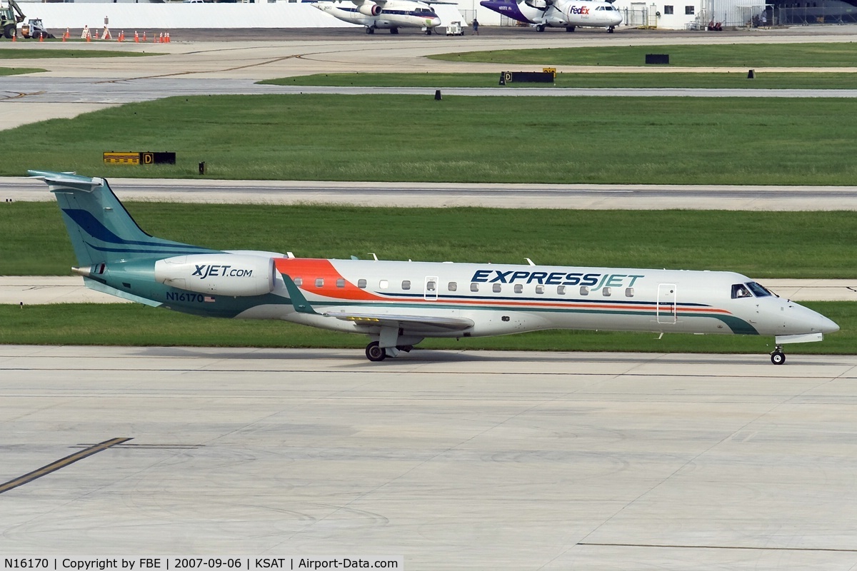 N16170, 2004 Embraer ERJ-145XR (EMB-145XR) C/N 14500850, taxying to the stand