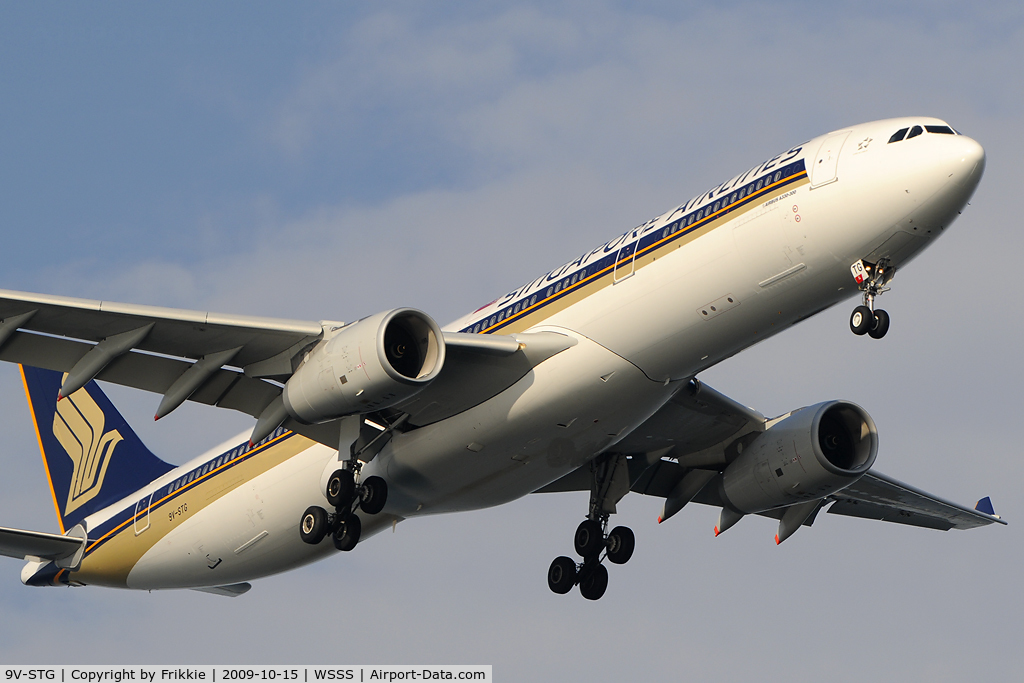 9V-STG, 2009 Airbus A330-343E C/N 1012, New A330 of Singapore Airlines on final