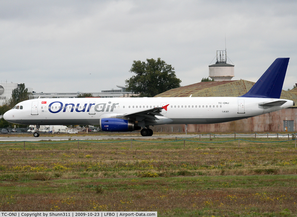TC-ONJ, 1993 Airbus A321-131 C/N 385, Now without logo on tail...