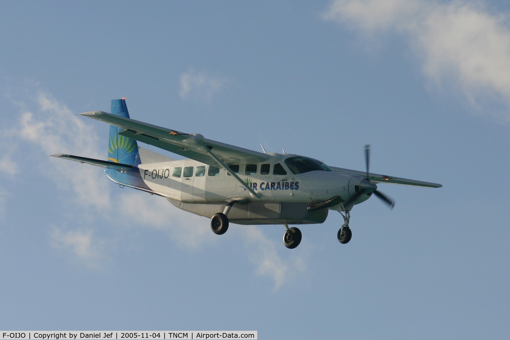 F-OIJO, 2002 Cessna 208B Grand Caravan C/N 208B0961, Landing at juliana