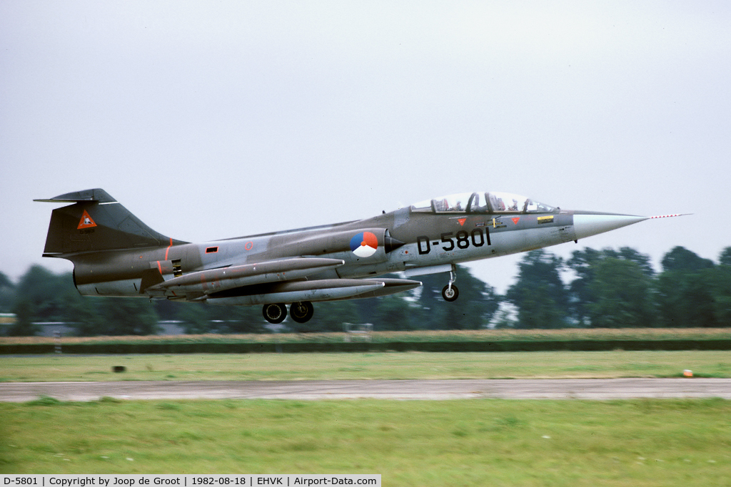 D-5801, Lockheed TF-104G Starfighter C/N 583E-5801, By early train and rental bike to Volkel was quite a common way tot visit air bases in the eighties. Now I get my car...