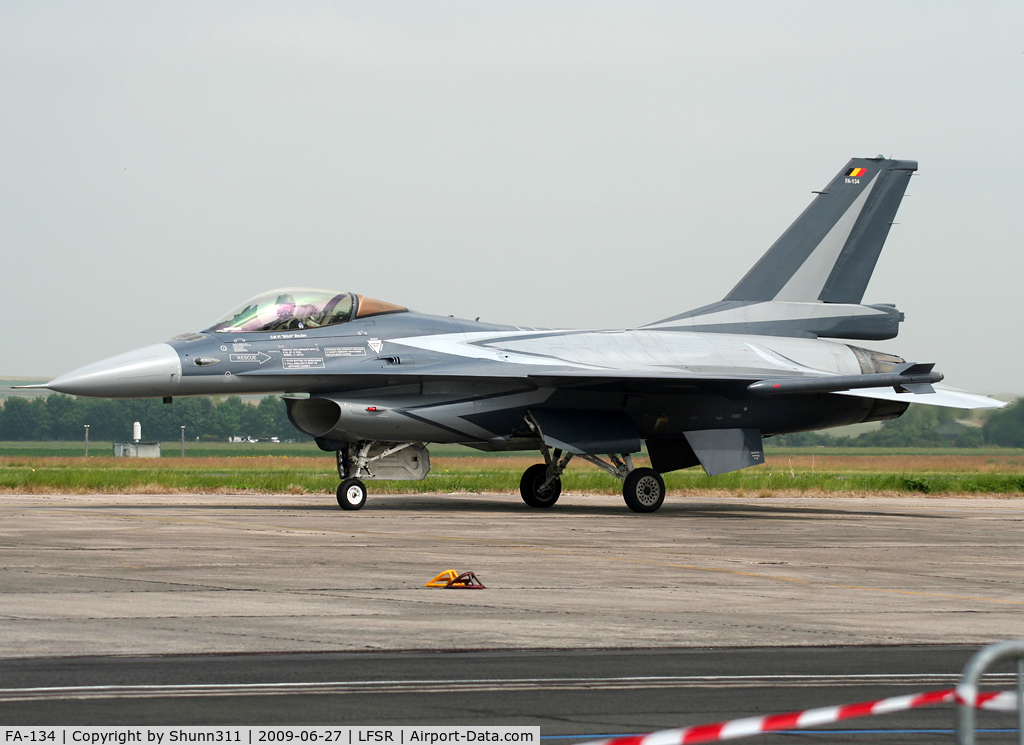 FA-134, SABCA F-16AM Fighting Falcon C/N 6H-134, Arriving for LFSR Airshow 2009