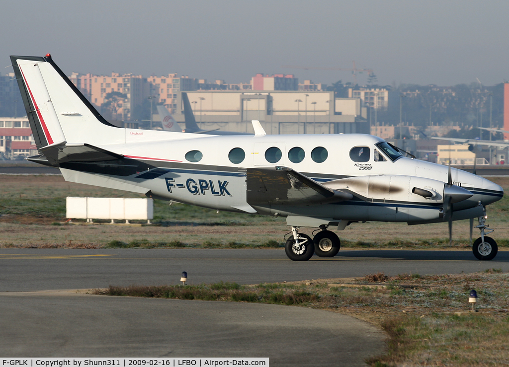 F-GPLK, 1995 Beech C90A King Air King Air C/N LJ-1391, Taxiing to the maintenance area...