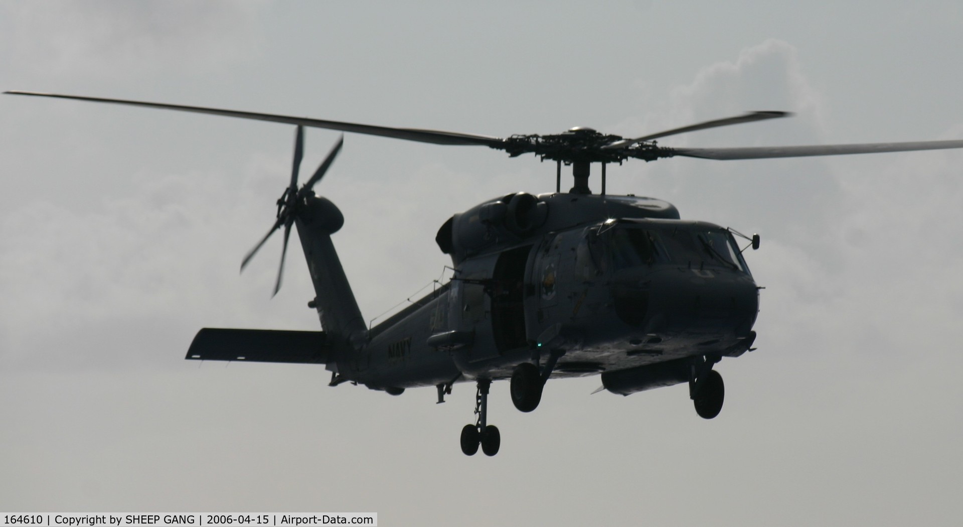 164610, Sikorsky SH-60F Ocean Hawk C/N 70.1799, The dusty dogs in flight