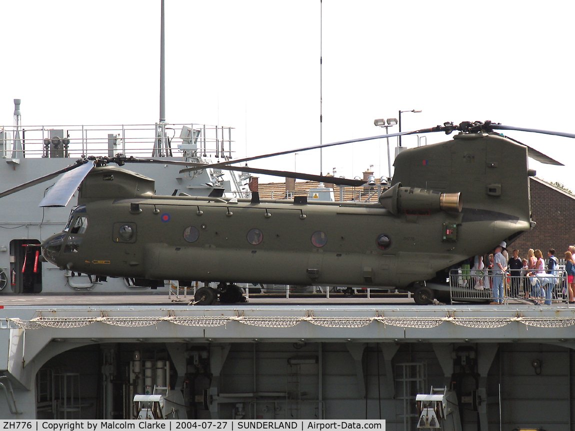 ZH776, Boeing Vertol Chinook HC.2 C/N M4452, B-V Chinook HC-2A on board the amphibious helicopter carrier HMS Ocean in the Port of Sunderland, UK which this weekend (in July 2004) was granted the freedom of the city.