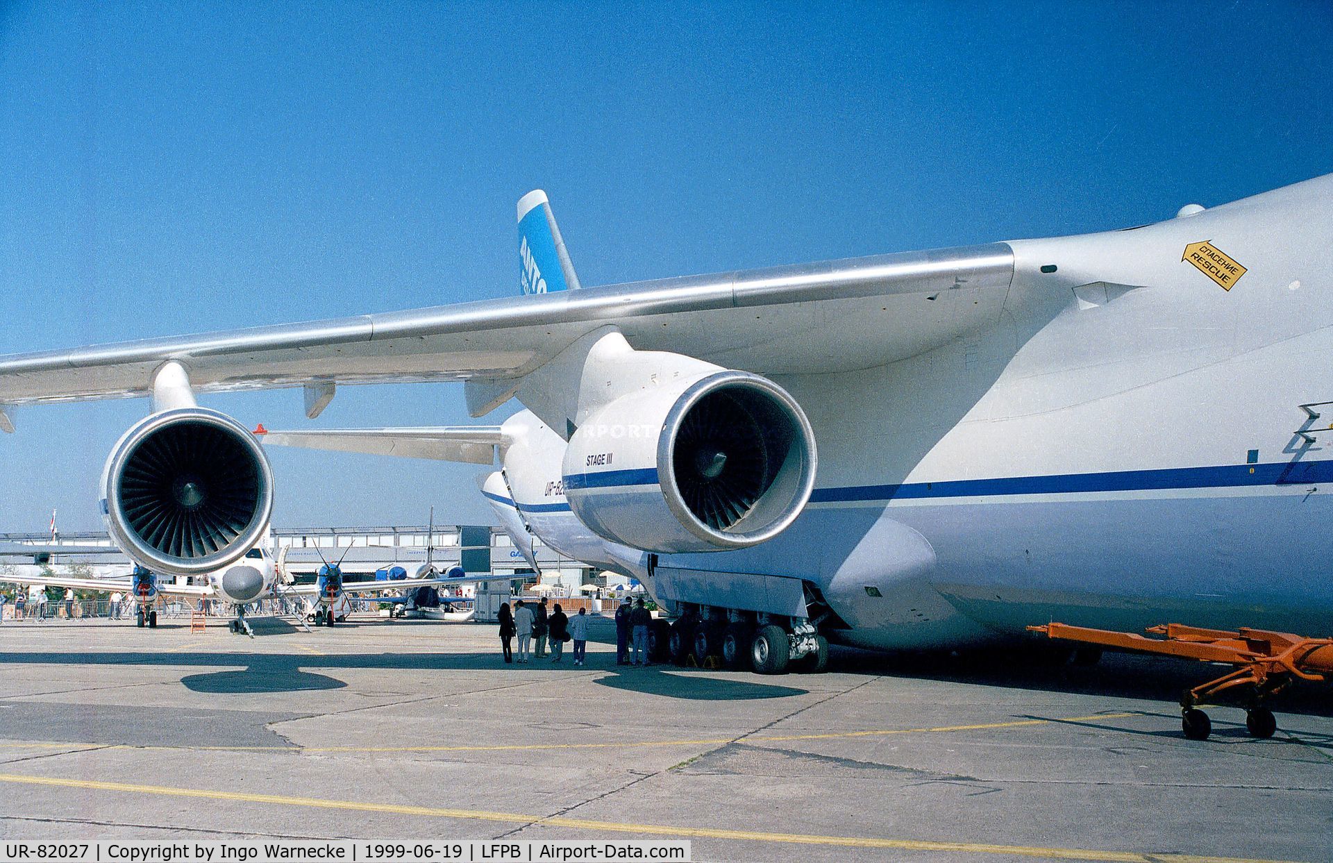 UR-82027, 1990 Antonov An-124-100 Ruslan C/N 19530502288, Antonov An-124-100 Ruslan at the Aerosalon 1999, Paris