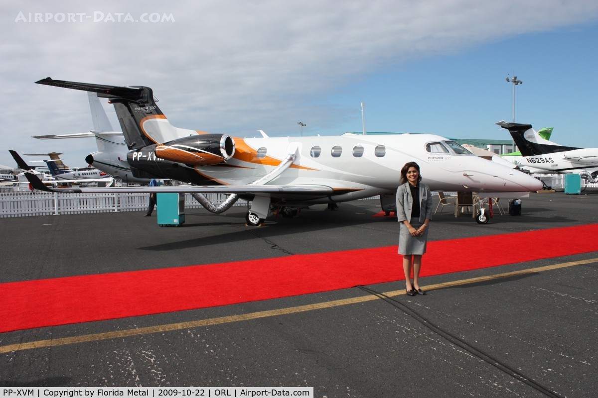 PP-XVM, 2010 Embraer EMB-505 Phenom 300 C/N 50500004, Two Brazilian beauties pose in this picture