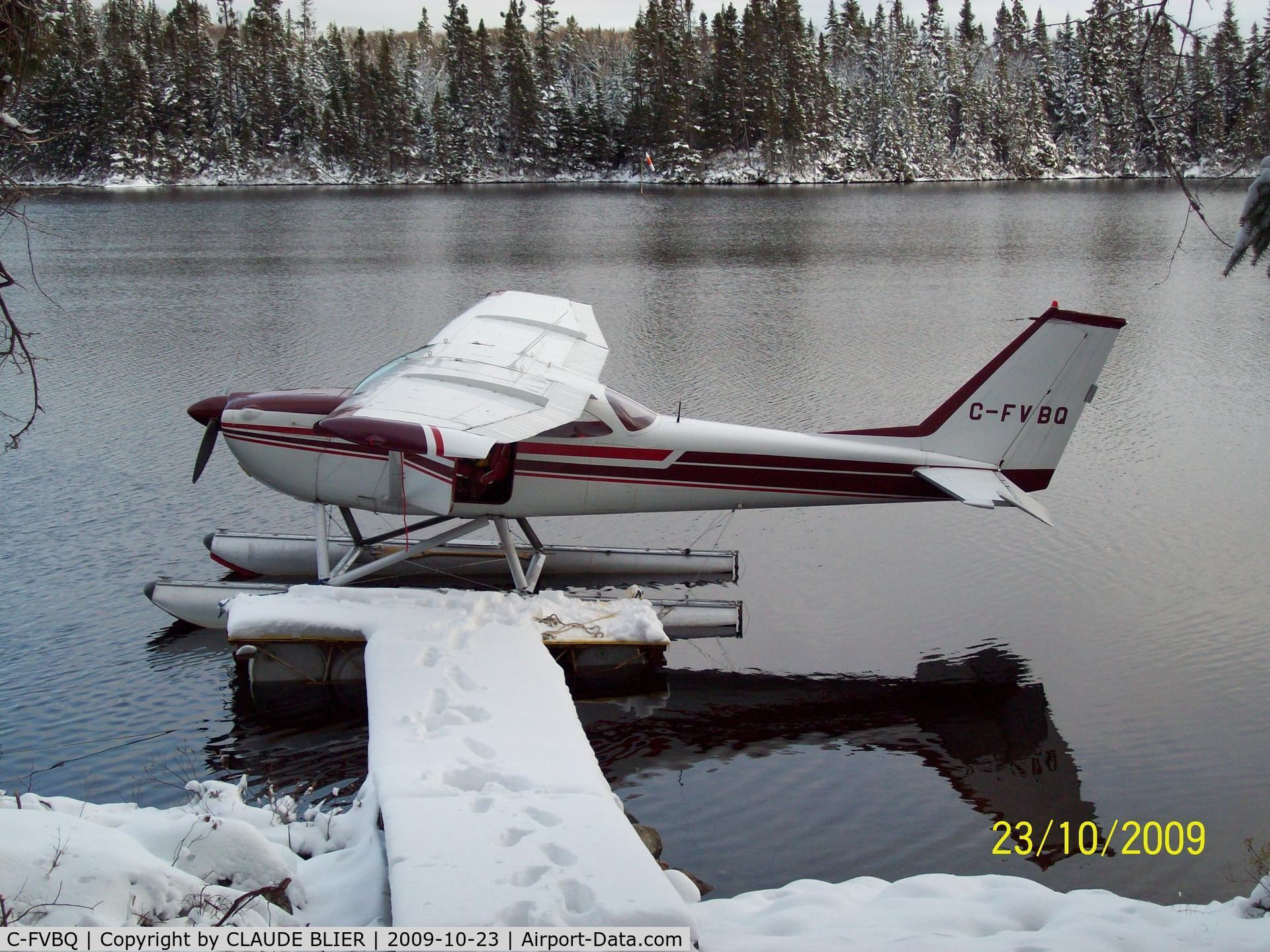 C-FVBQ, 1966 Cessna 172H C/N 17255233, FLOAT PLANE DOCKED IN SNOWSTORM
