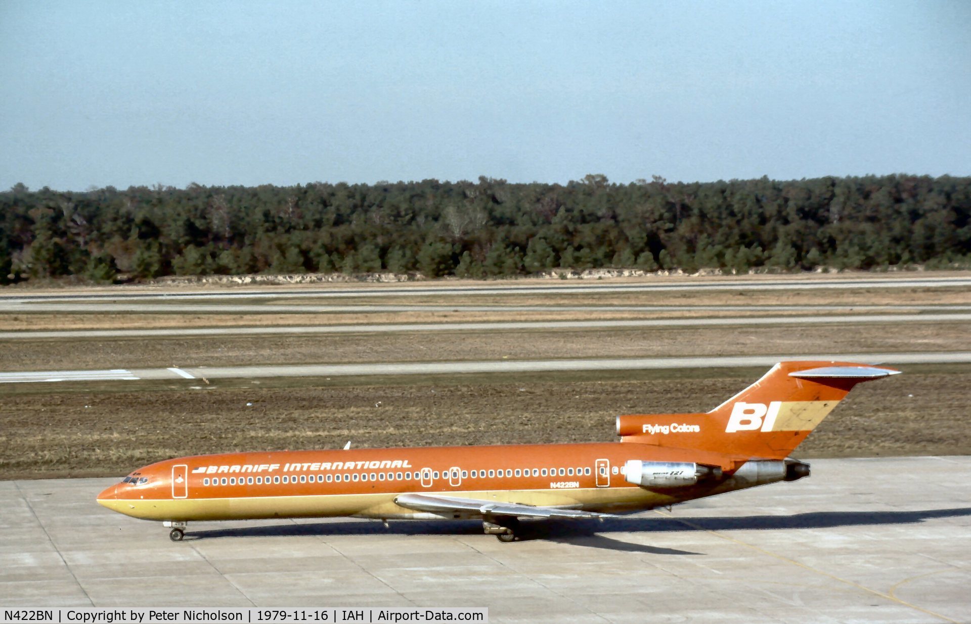 N422BN, 1973 Boeing 727-227 C/N 20735, Braniff International Boeing 727 seen at Houston International in November 1979.