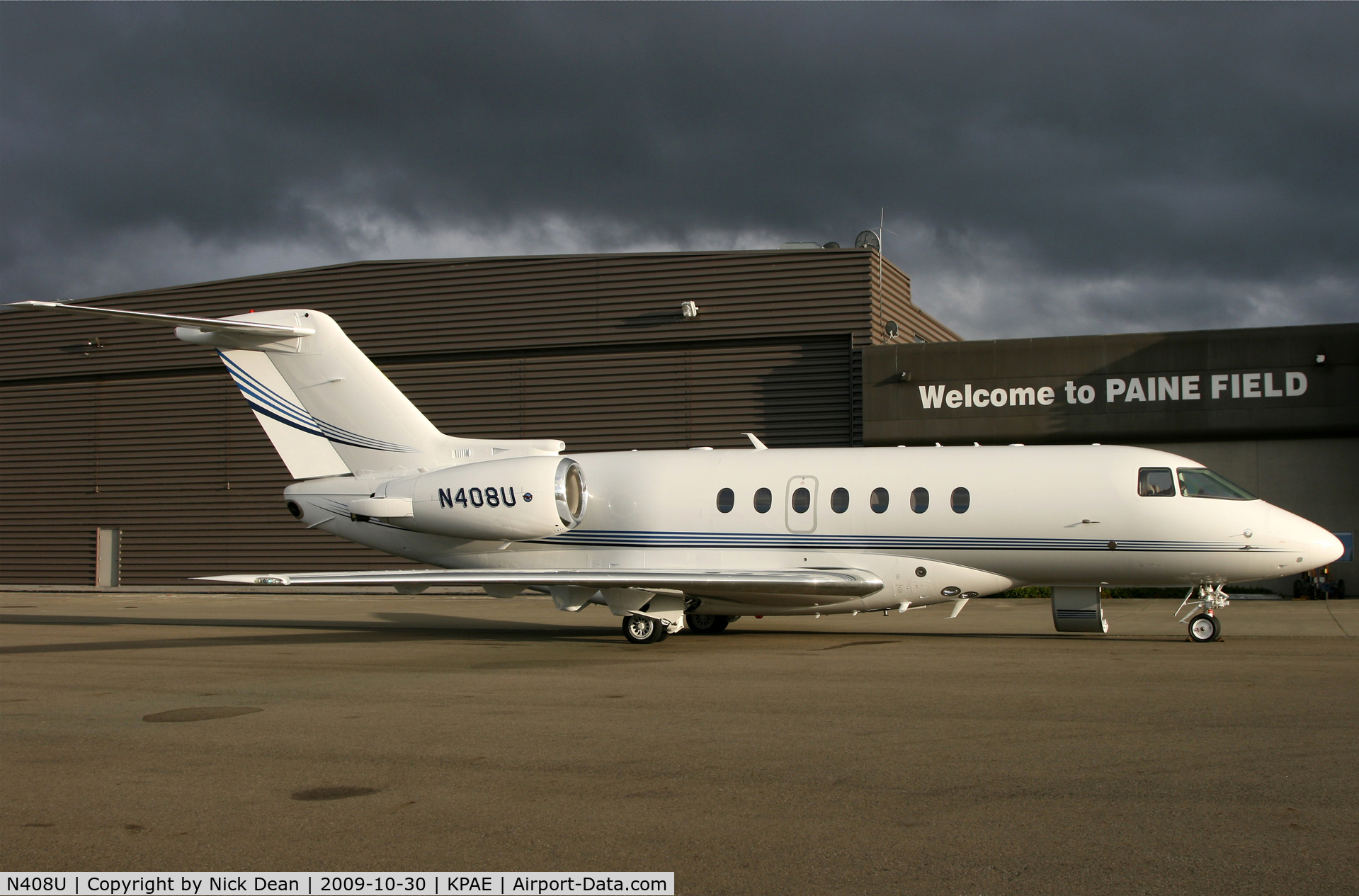 N408U, 2008 Hawker Beechcraft 4000 C/N RC-17, KPAE one tiny sunbreak just before sunset but it was enough!!