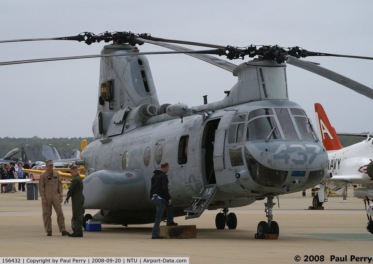 156432, Boeing Vertol CH-46E SeaKnight C/N 2502, Four-Three-Seven looks like she's grinning!
