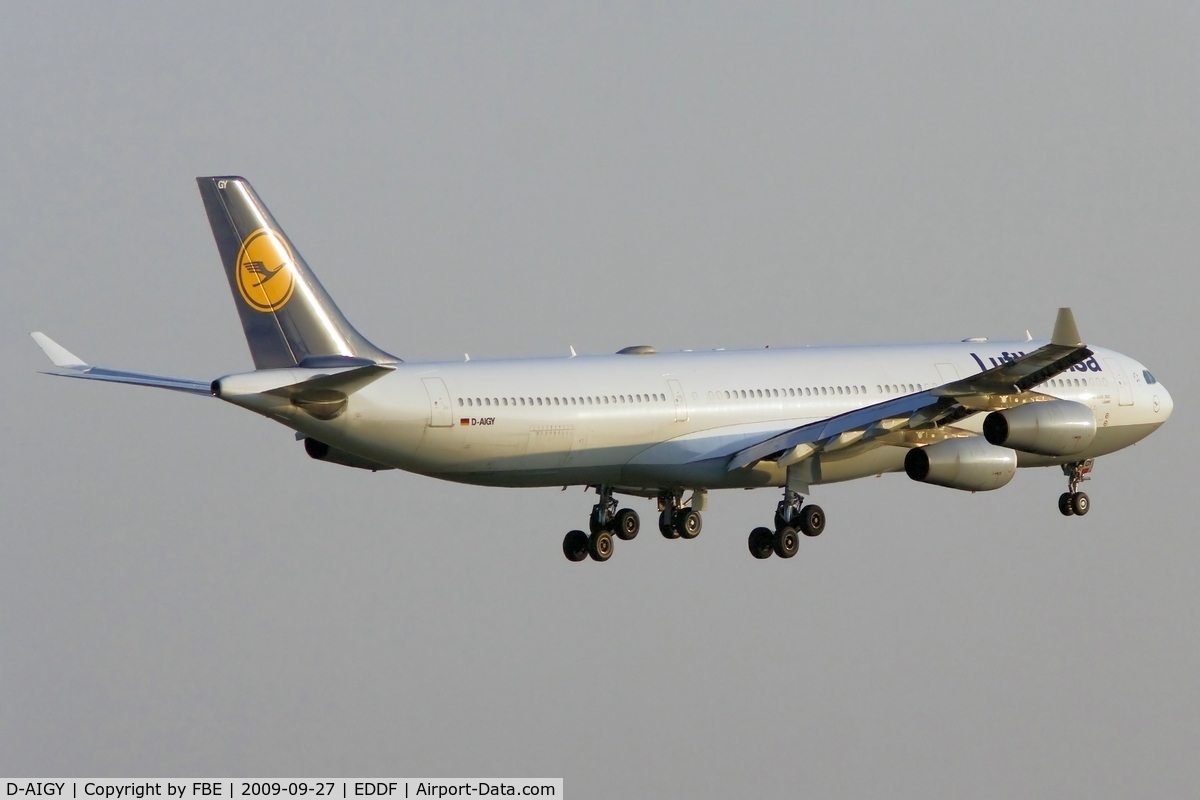 D-AIGY, 2000 Airbus A340-313 C/N 335, short final RW25R
