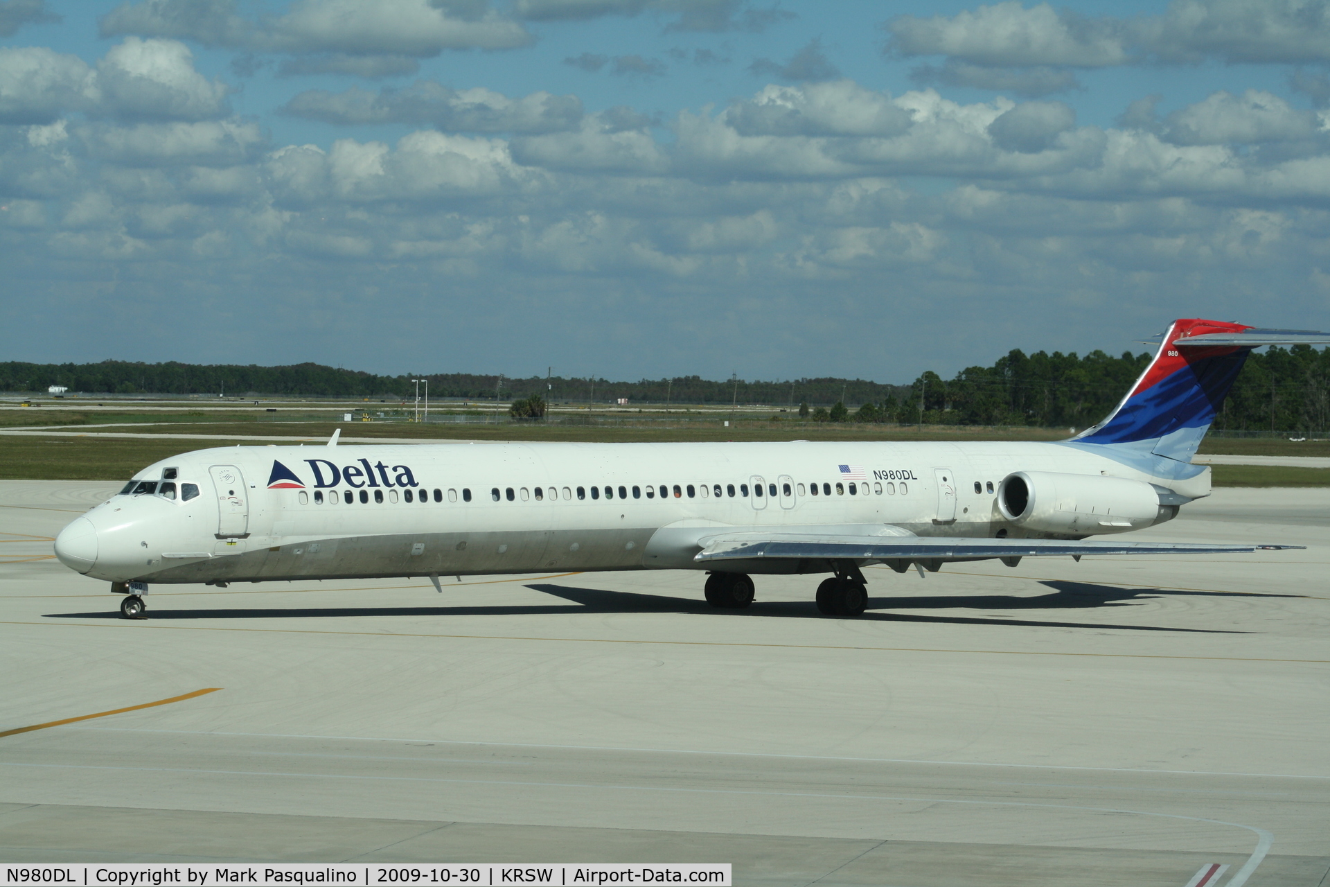 N980DL, 1991 McDonnell Douglas MD-88 C/N 53267, MD-88