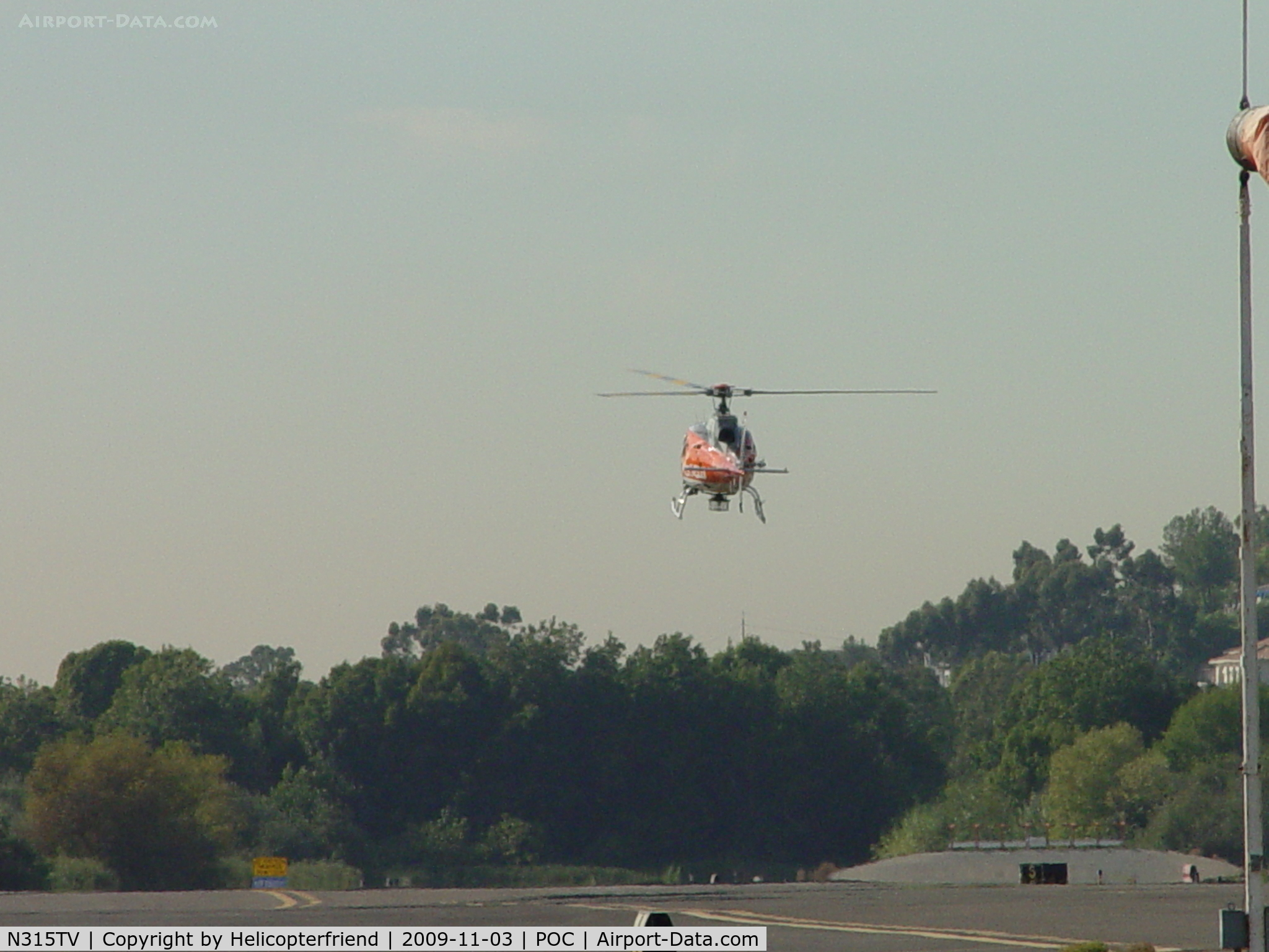 N315TV, 1994 Eurocopter AS-350BA Ecureuil C/N 2822, Flaring out to settle down on helipad