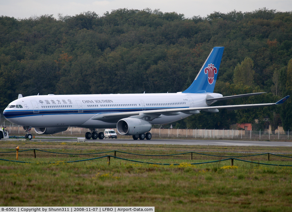 B-6501, 2008 Airbus A330-343 C/N 964, Trackted to the delivery center...