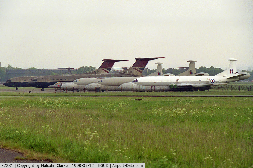 XZ281, British Aerospace Nimrod AEW.3 C/N 8043, British Aerospace Nimrod AEW3. Together with XZ280 & XZ287 in the storage area at RAF Abingdon in 1990. Also seen are 5 ex British Airways Super VC10's, G-ASGA, GG, GL, GM & GP, later converted to K4 variants to serve with the RAF in 101 Sq.