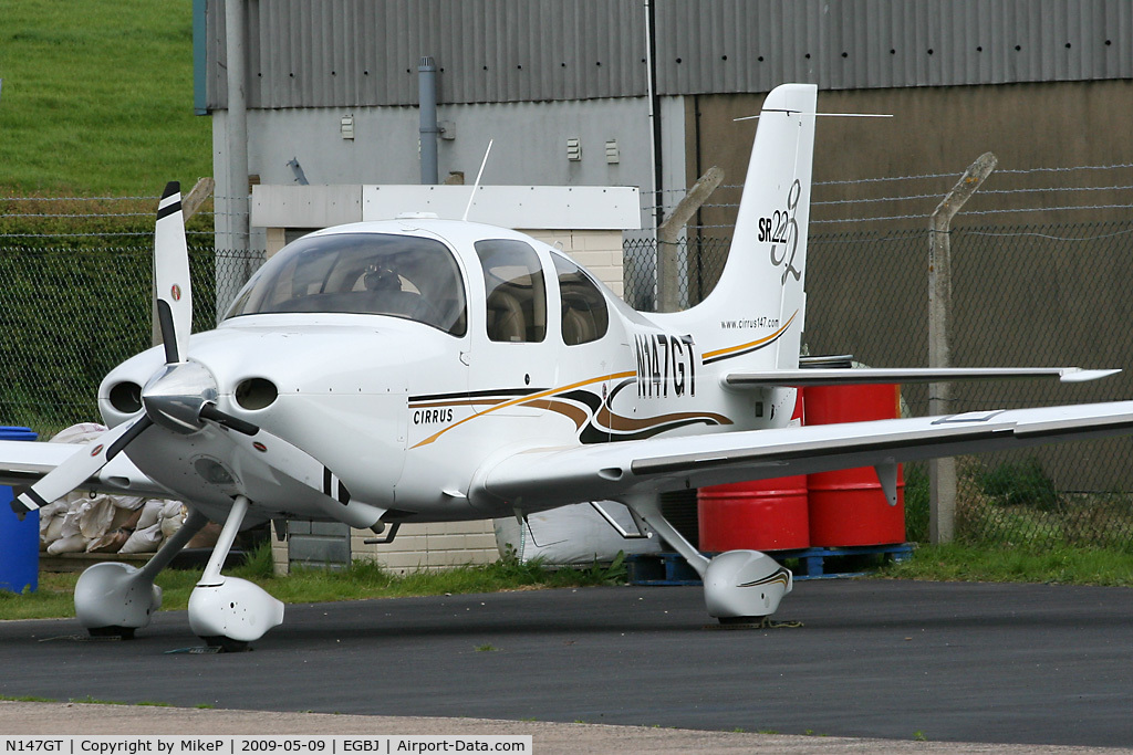 N147GT, 2004 Cirrus SR22 G2 C/N 1069, Outside the RGV Aviation hangars at Staverton.