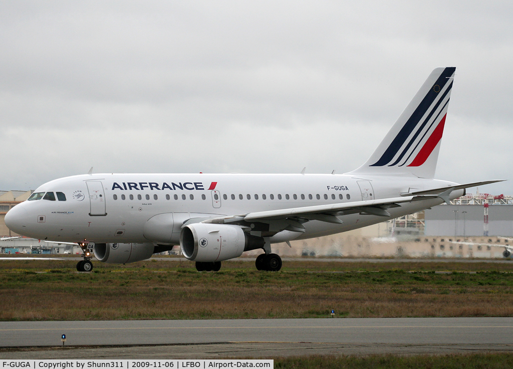 F-GUGA, 2002 Airbus A318-111 C/N 2035, Taxiing holding point rwy 32R for departure...