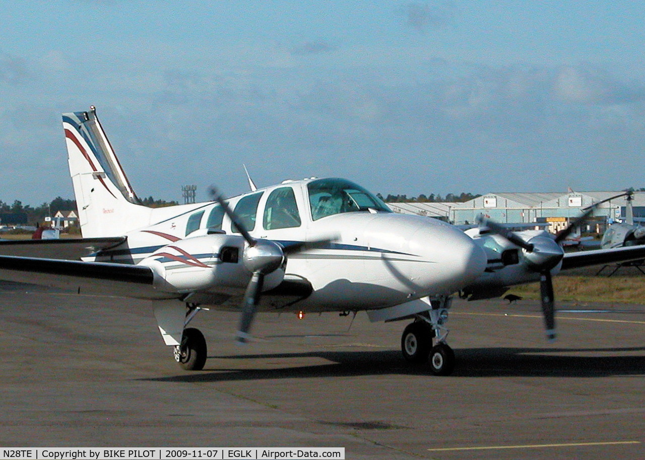 N28TE, 2000 Raytheon Aircraft Company 58 C/N TH-1951, RESIDENT BARON TAXYING TO THE RUN UP AREA