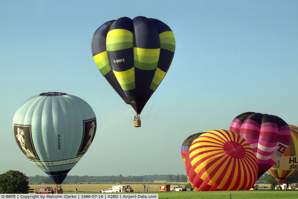 G-BRFE, 1989 Cameron Balloons V-77 C/N 1835, Cameron V-77. At Badminton Air Day held at Badminton House in 1989.