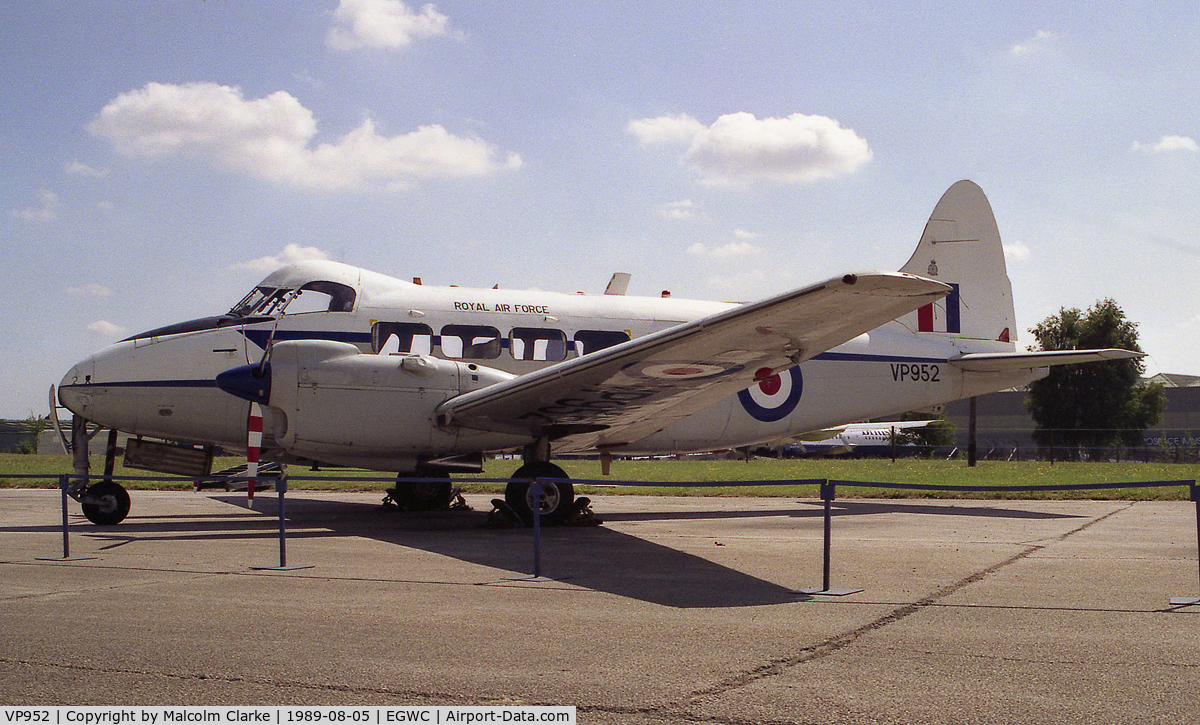 VP952, De Havilland DH-104 Devon C.2 C/N 04048, De Havilland DH-104 Devon C2.  At RAF Cosford Aerospace Museum.
