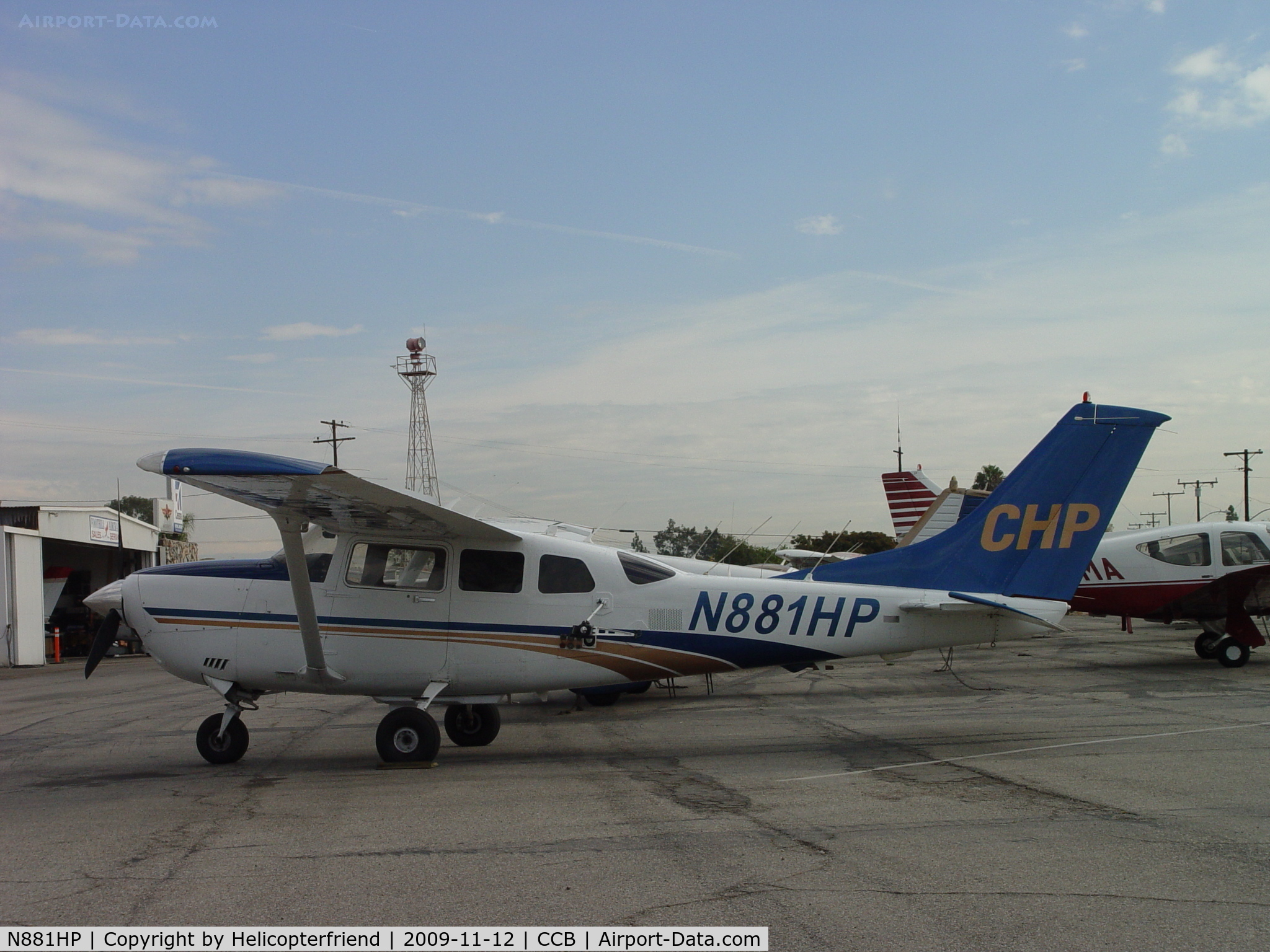 N881HP, 2000 Cessna T206H Turbo Stationair C/N T20608234, Parked waiting for mechanical work