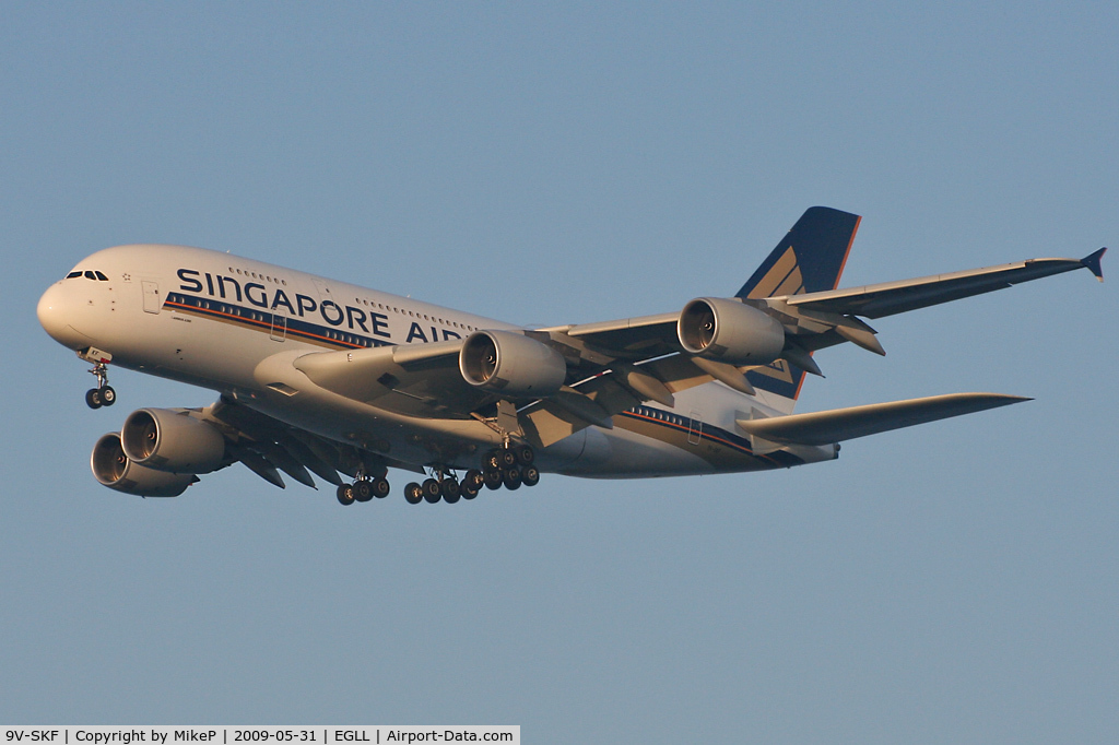 9V-SKF, 2008 Airbus A380-841 C/N 012, Early morning final approach to 09R.