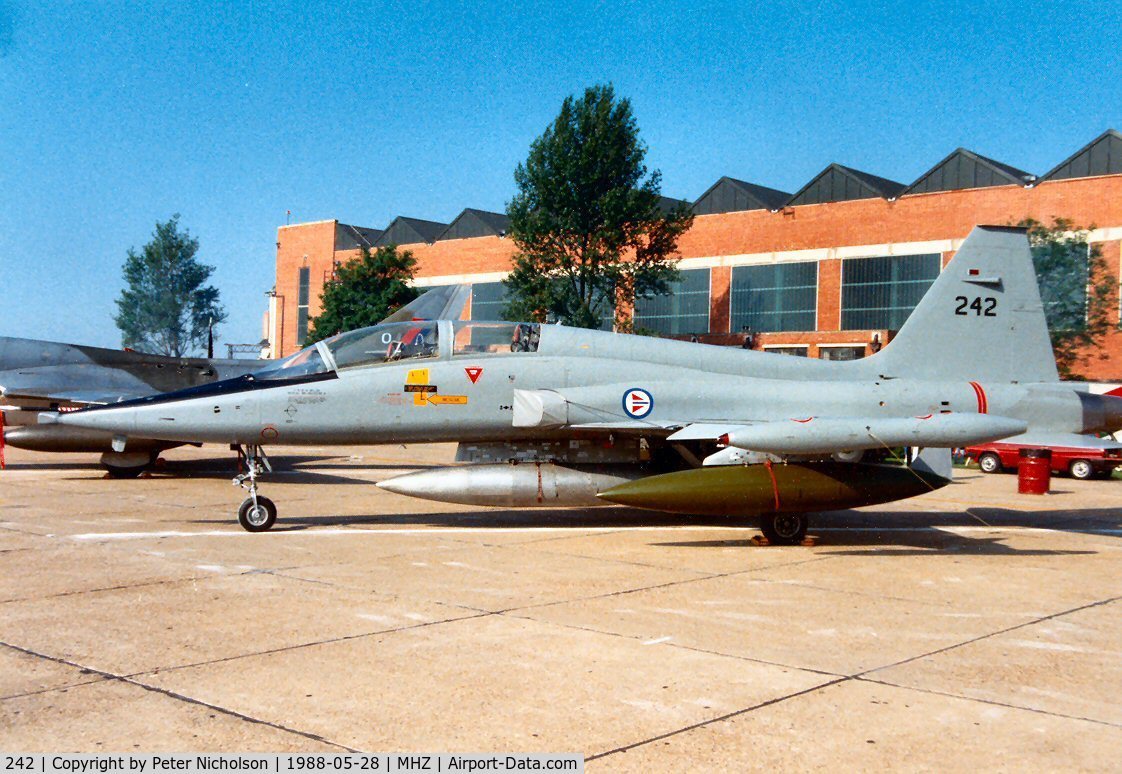 242, 1966 Northrop F-5B Freedom Fighter C/N N.9006, F-5B Freedom Fighter of 336 Skv Royal Norwegian Air Force on display at the 1988 Mildenhall Air Fete.