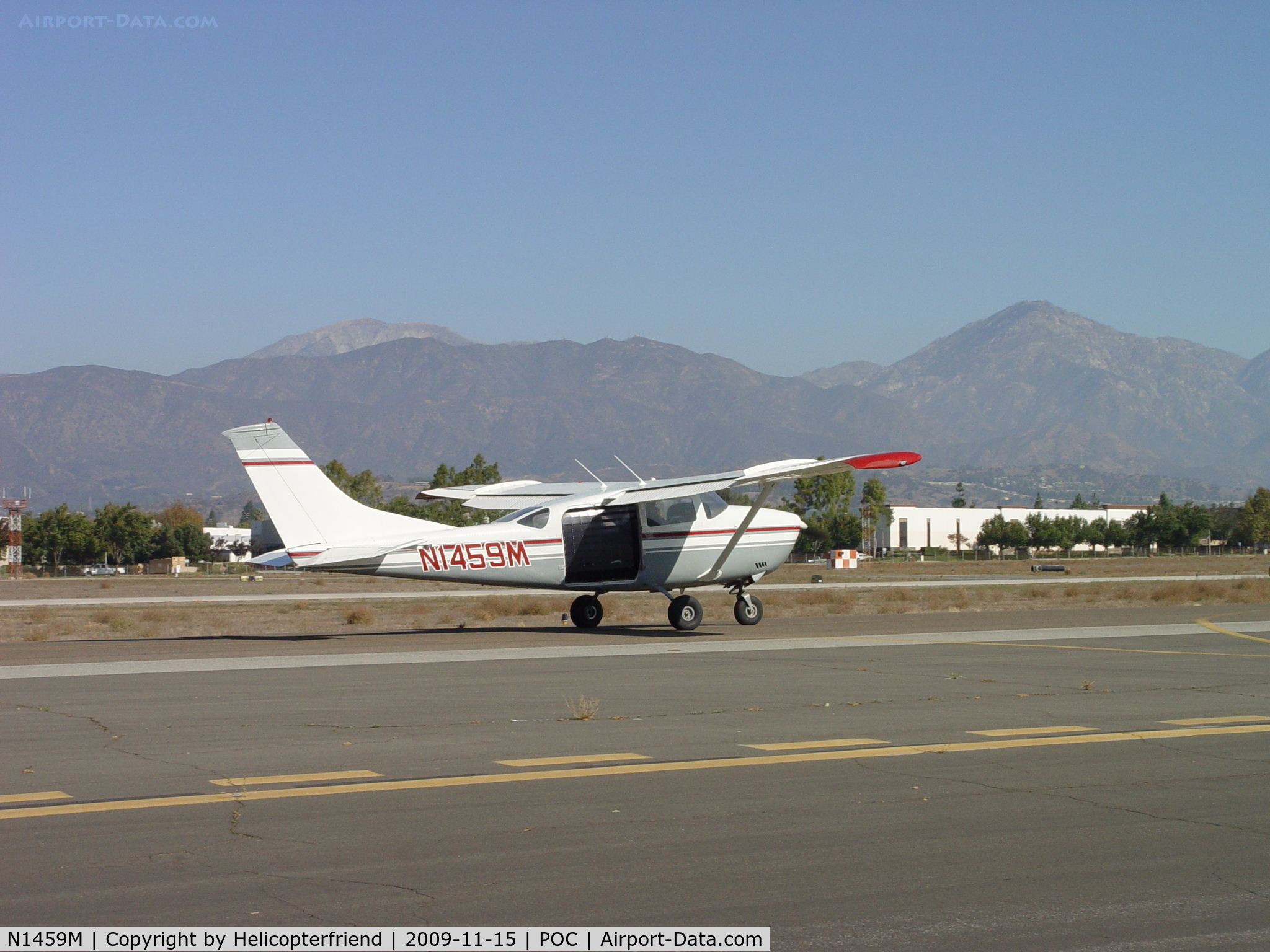 N1459M, 1969 Cessna U206E Skywagon C/N U20601459, Taxiing to 26L to get skydiver airbourne for the Drag Races