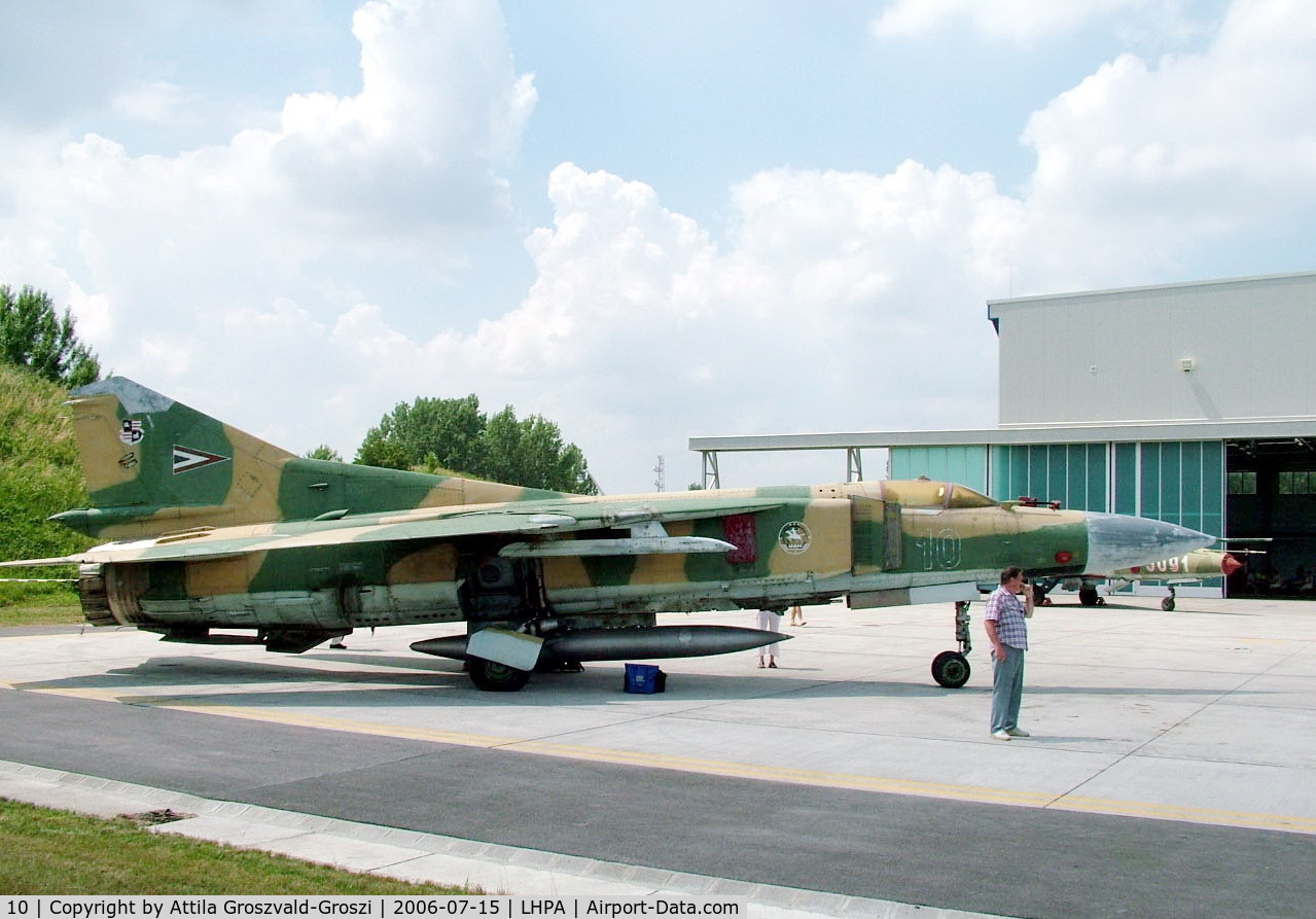 10, 1979 Mikoyan-Gurevich MiG-23MF C/N 0390217171, Pápa HUNAF Base Airport